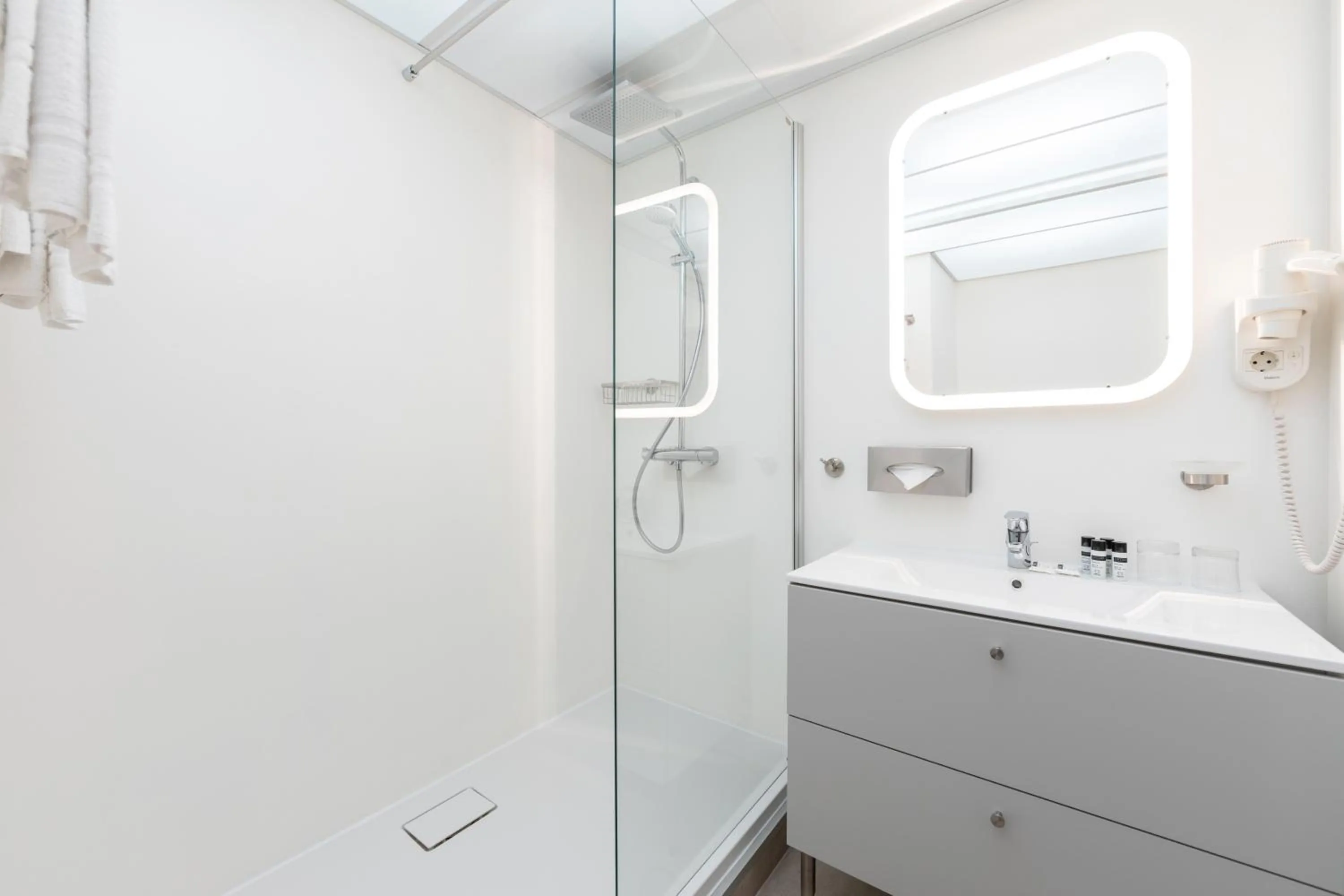 Staff in SLEEEP Hotel Vösendorf