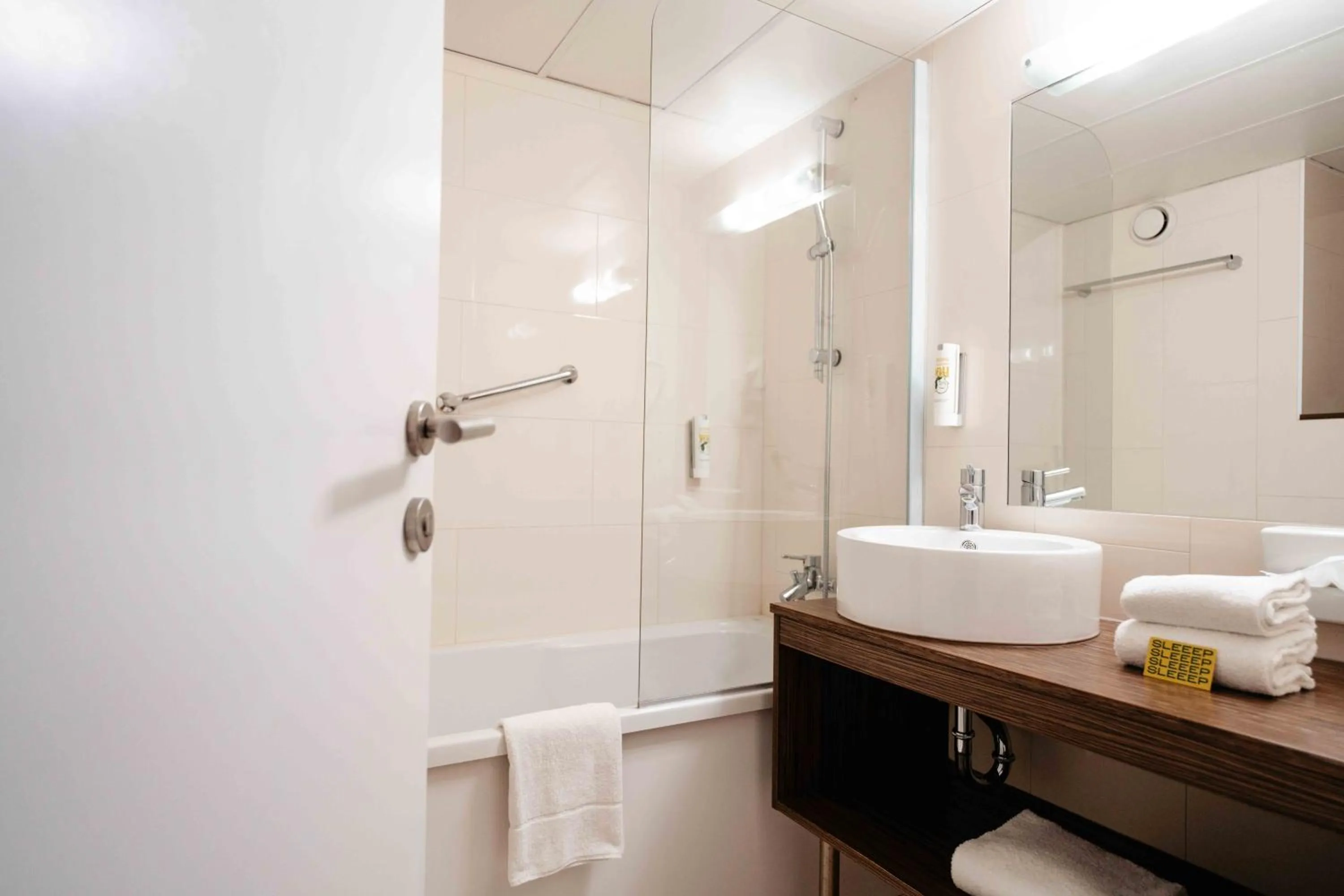 Bathroom in SLEEEP Hotel Vösendorf