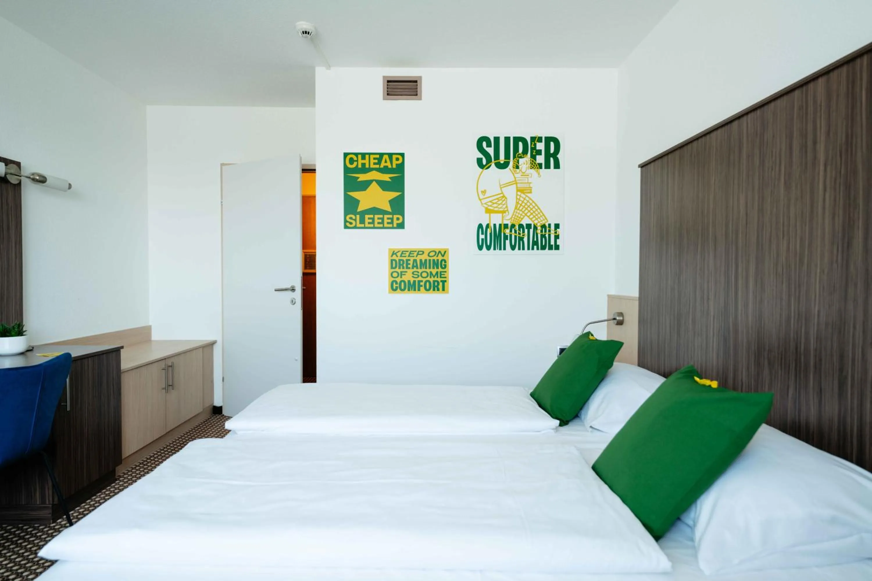 Bed in SLEEEP Hotel Vösendorf