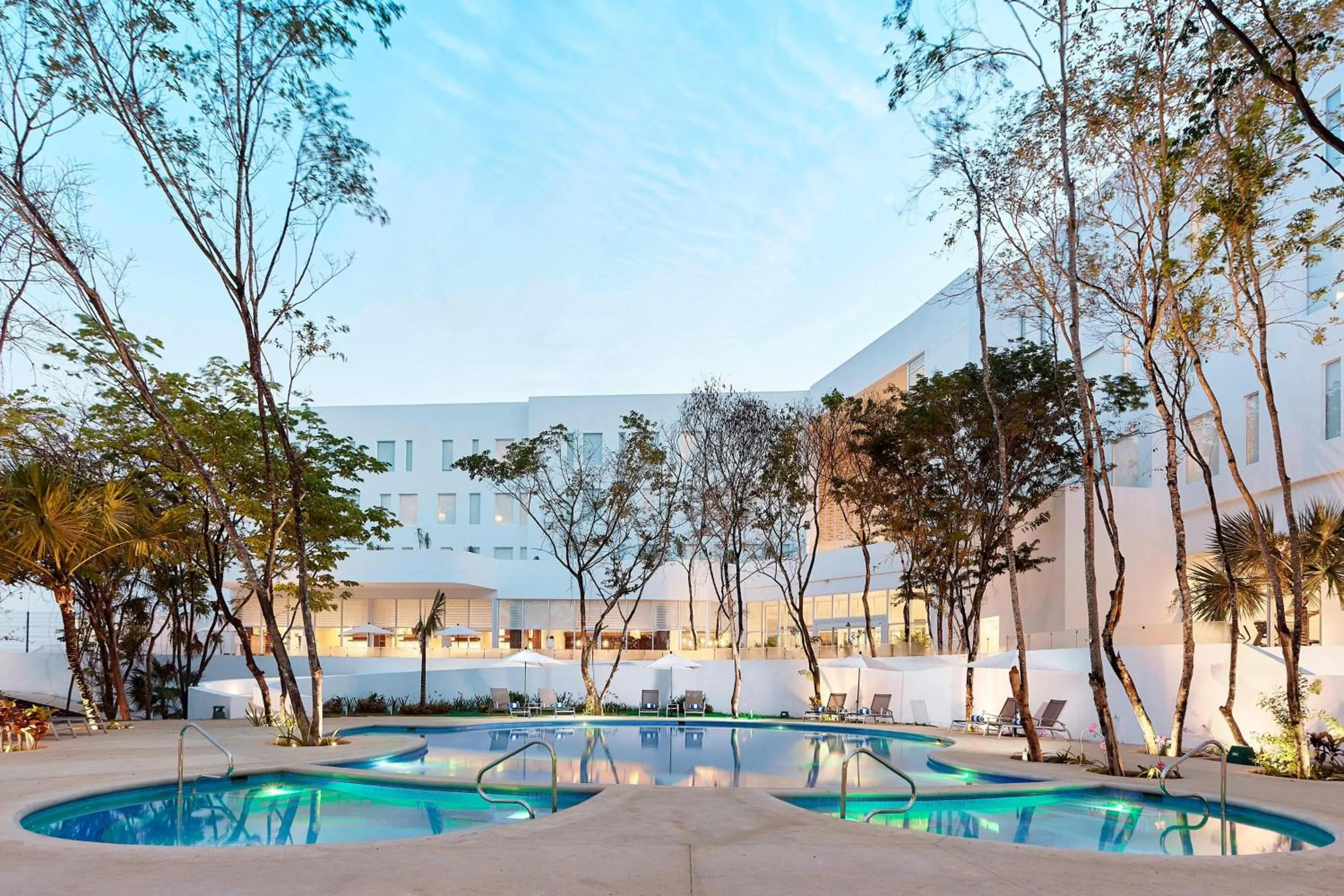 Swimming pool in Fairfield Inn & Suites by Marriott Cancun Airport