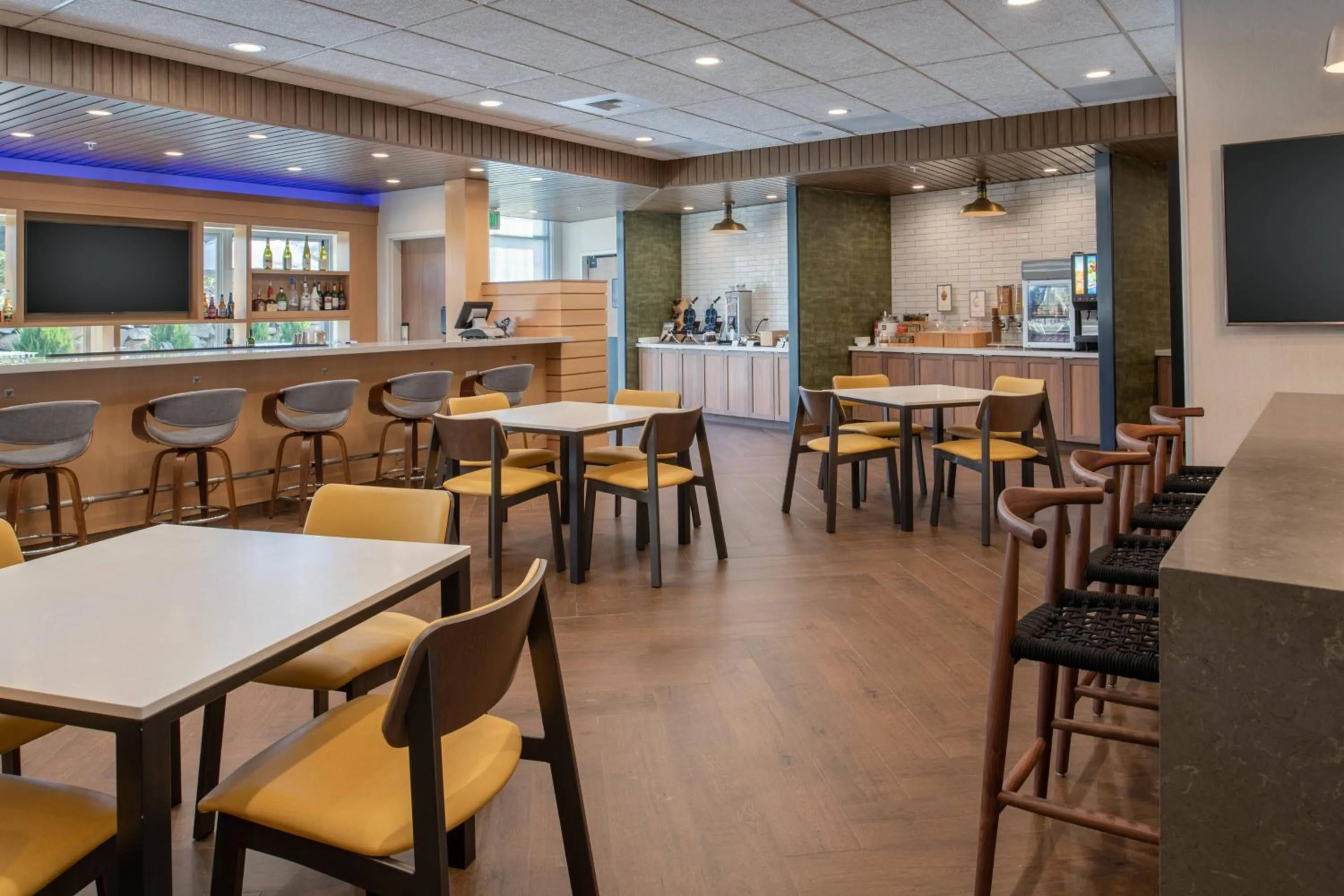 Breakfast in Fairfield Inn & Suites by Marriott Wenatchee