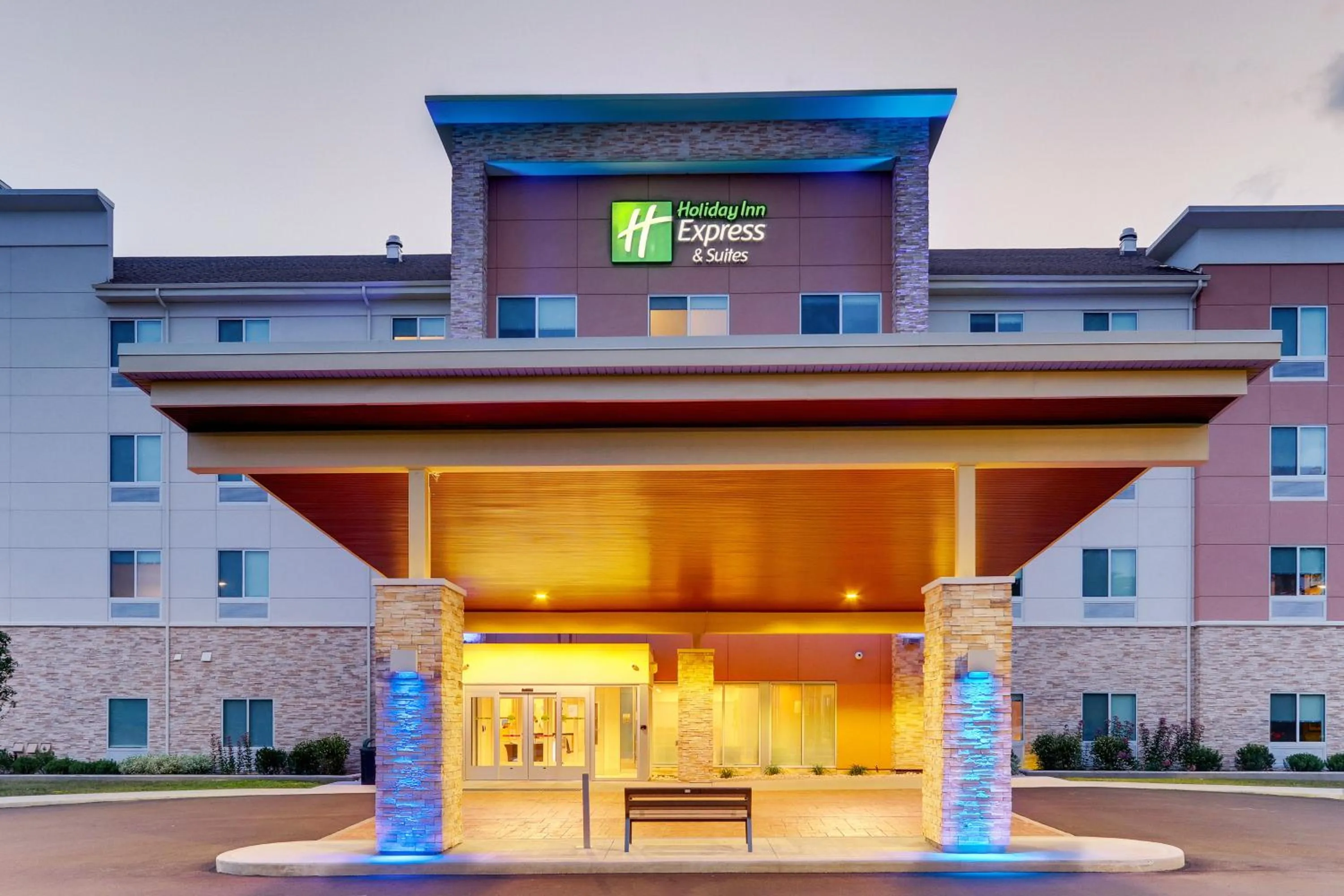 Property building in Holiday Inn Express & Suites - Saugerties - Hudson Valley by IHG