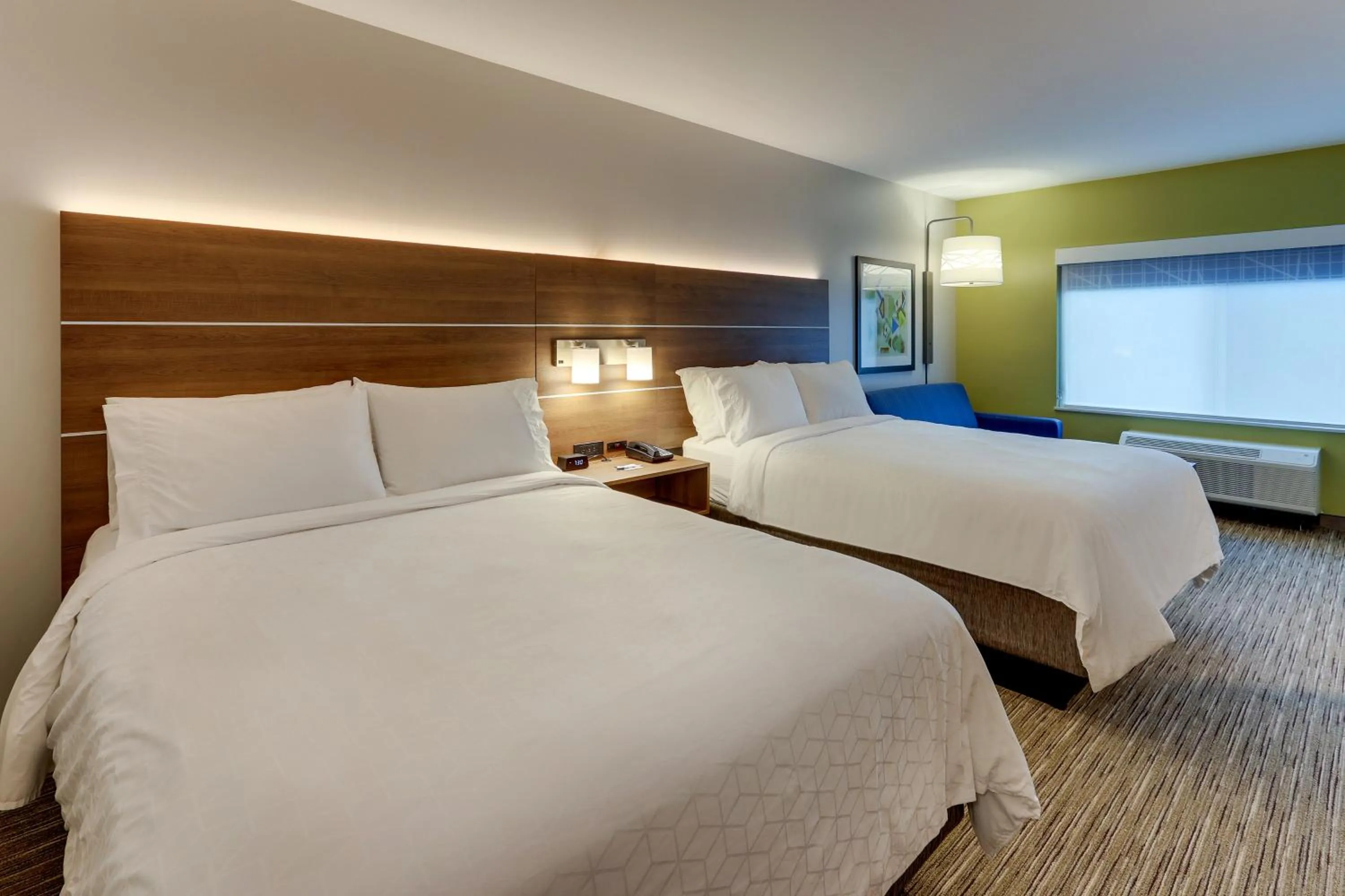 Photo of the whole room, Bed in Holiday Inn Express & Suites - Saugerties - Hudson Valley by IHG