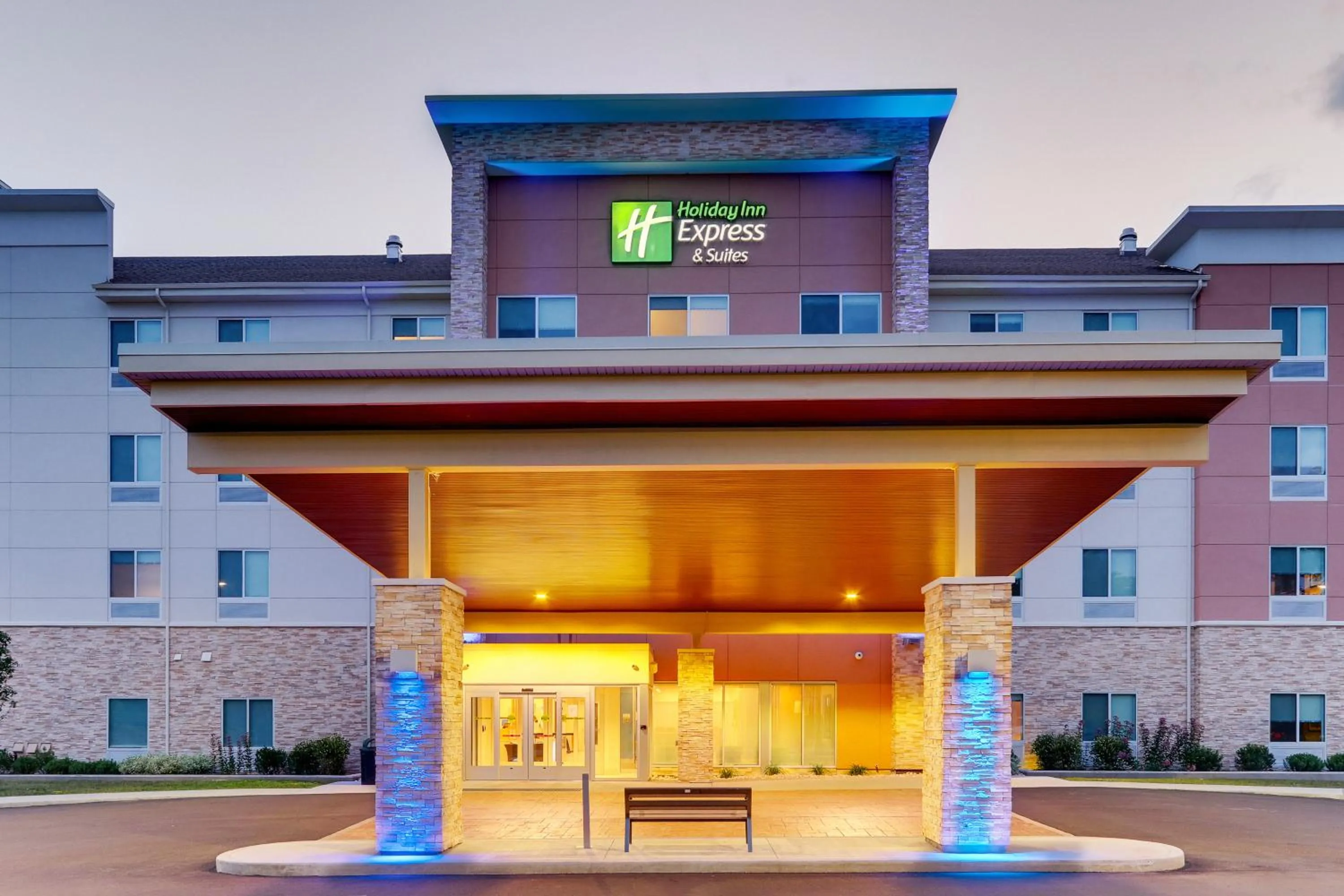 Property building in Holiday Inn Express & Suites - Saugerties - Hudson Valley by IHG