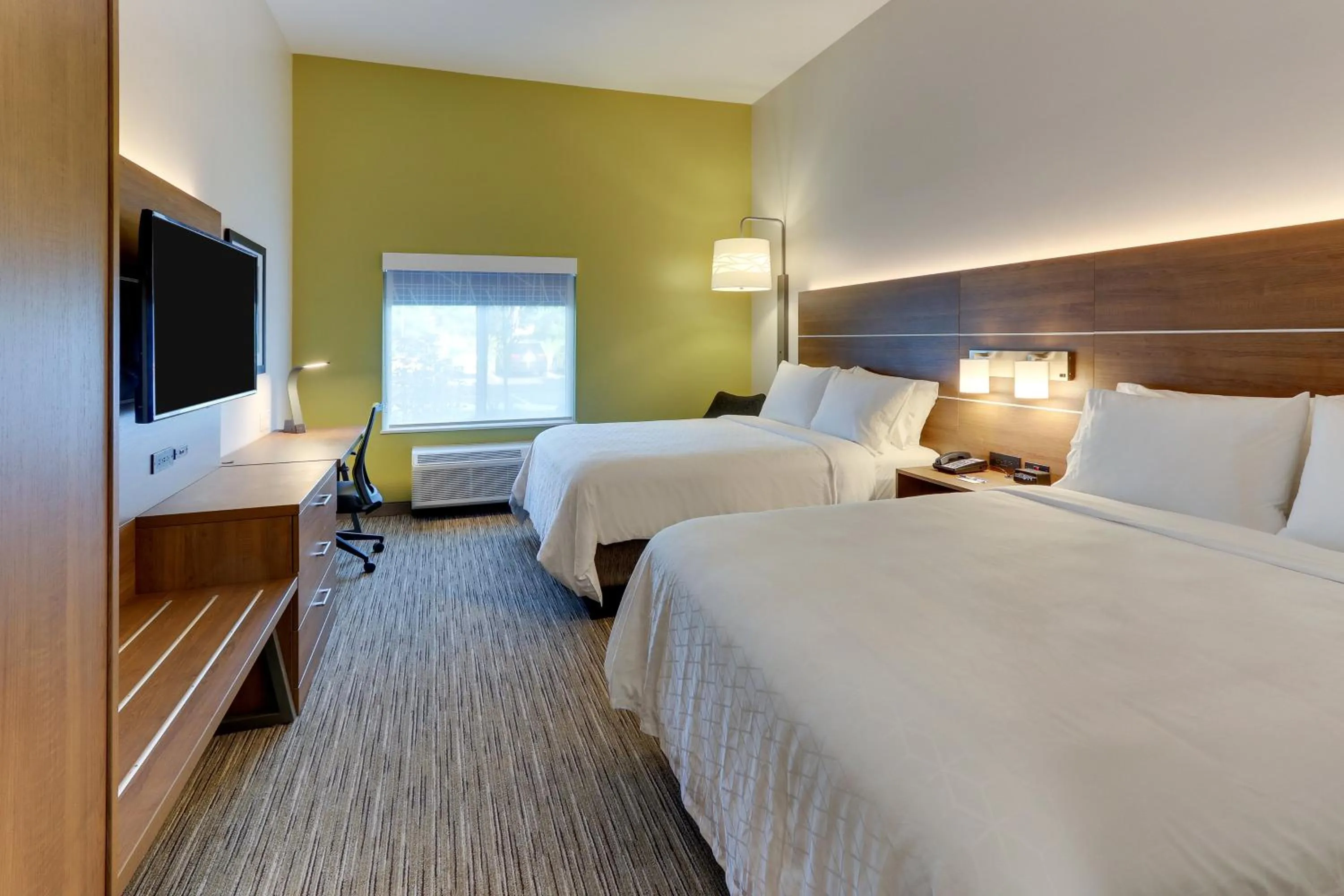 Photo of the whole room, Bed in Holiday Inn Express & Suites - Saugerties - Hudson Valley by IHG