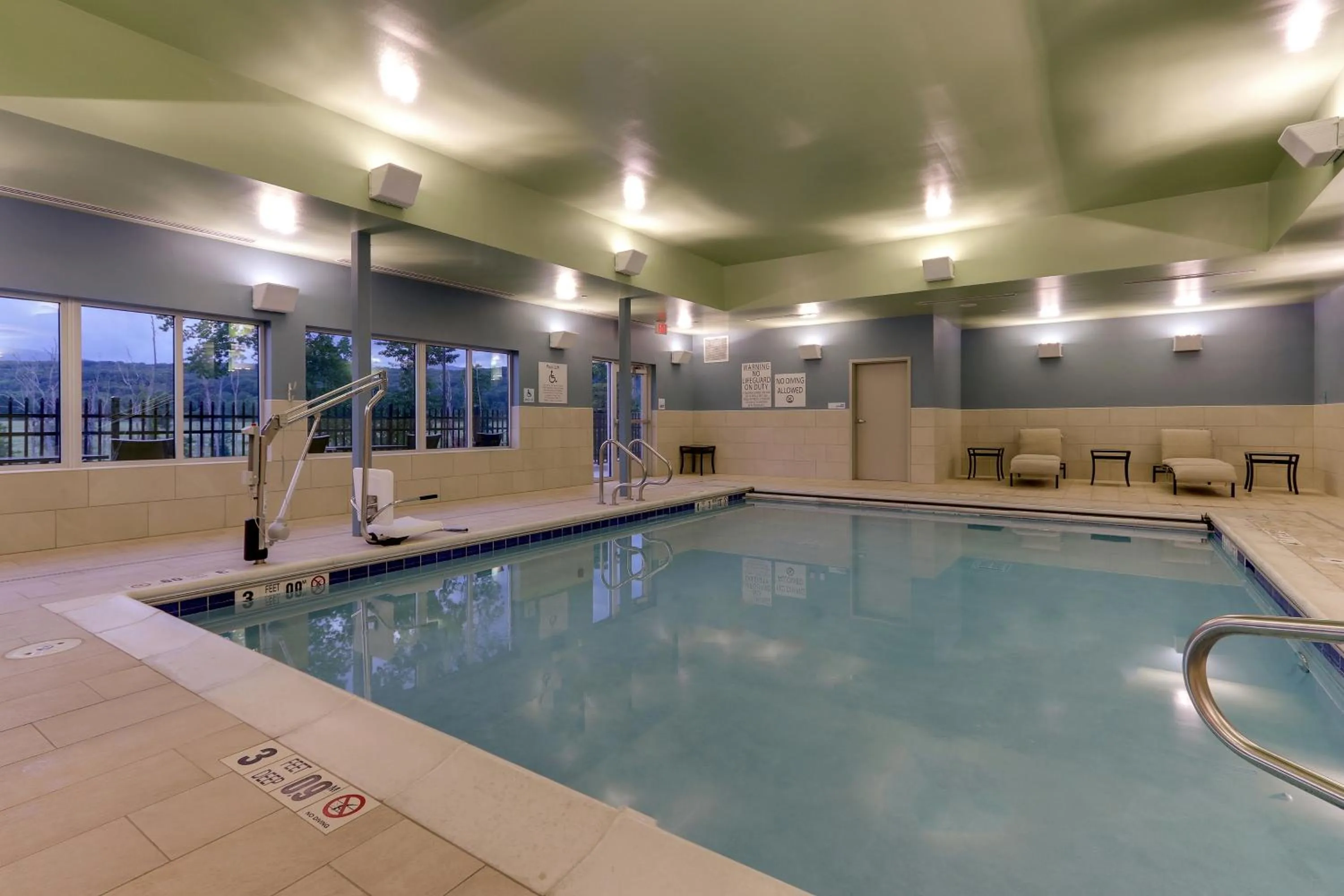 Swimming pool in Holiday Inn Express & Suites - Saugerties - Hudson Valley by IHG