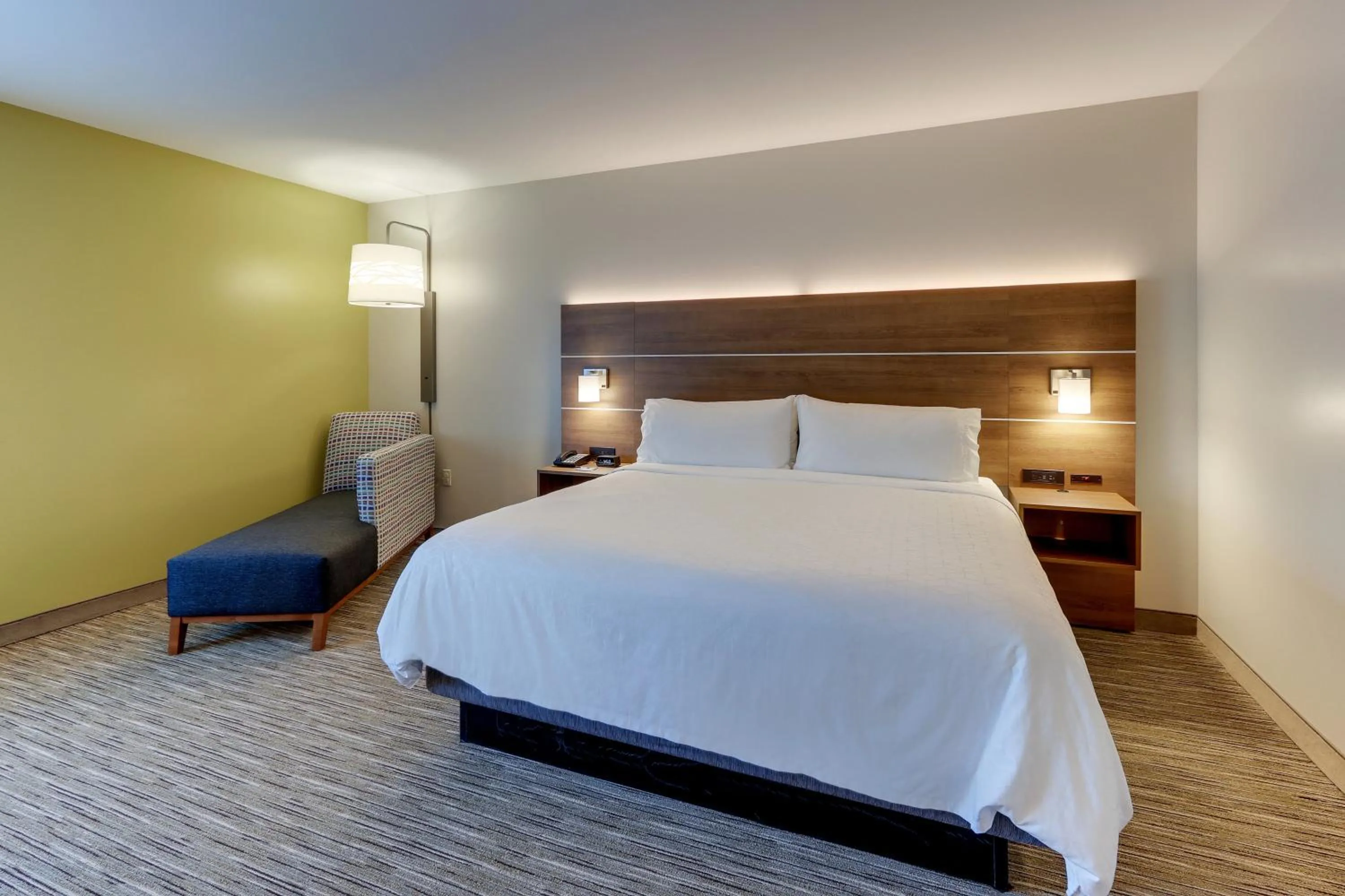 Photo of the whole room, Bed in Holiday Inn Express & Suites - Saugerties - Hudson Valley by IHG