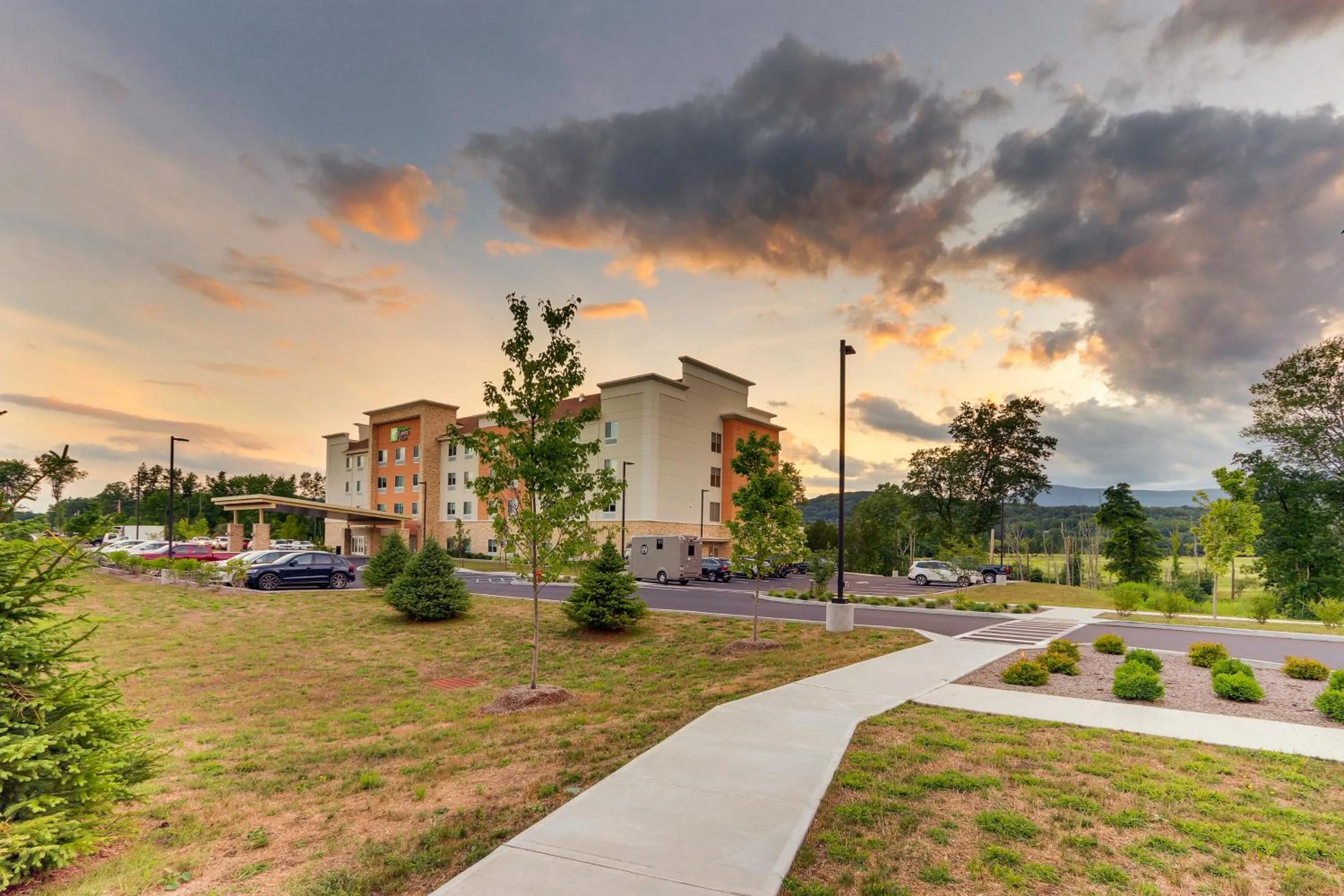 Property building in Holiday Inn Express & Suites - Saugerties - Hudson Valley by IHG