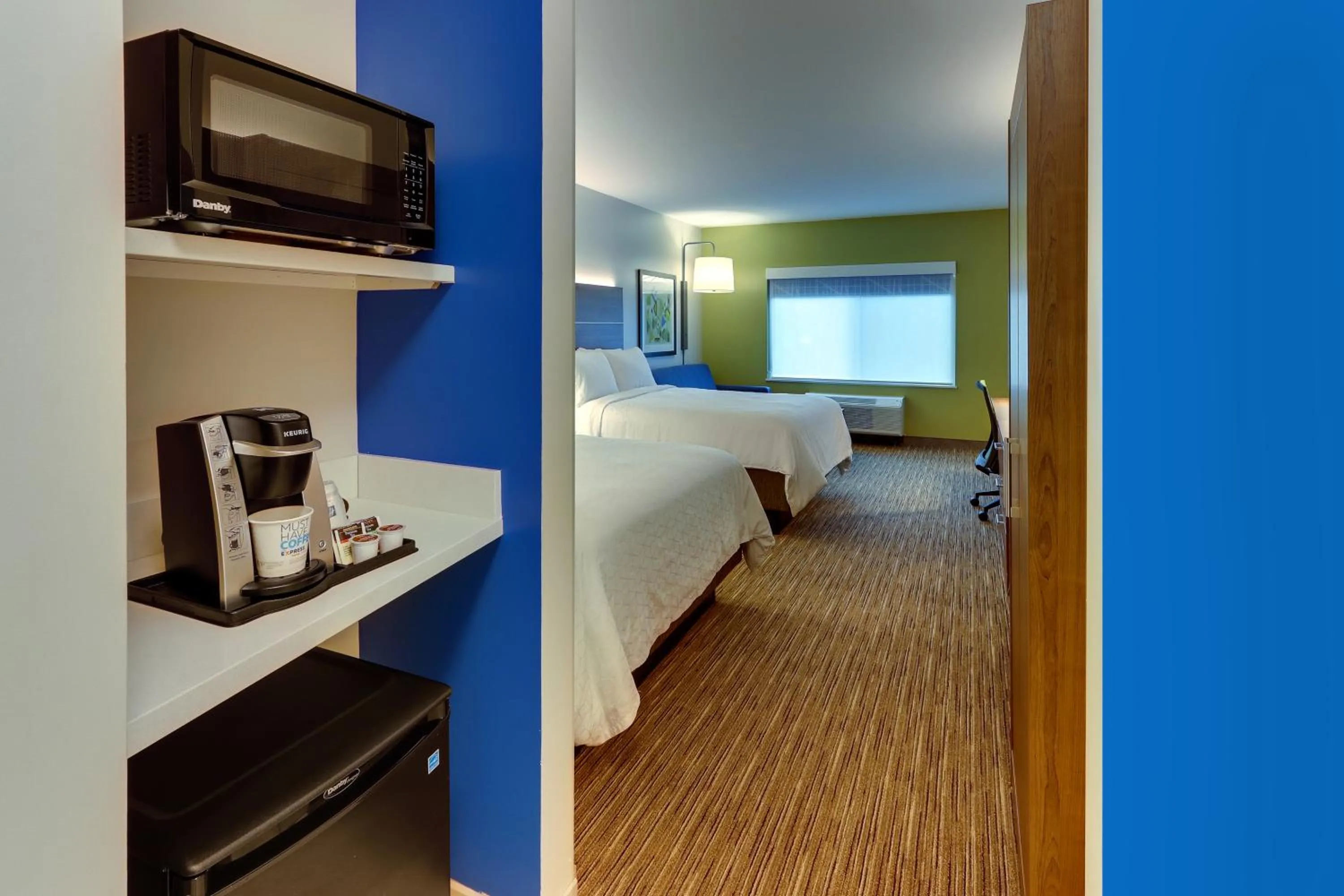 Coffee/tea facilities, Bed in Holiday Inn Express & Suites - Saugerties - Hudson Valley by IHG