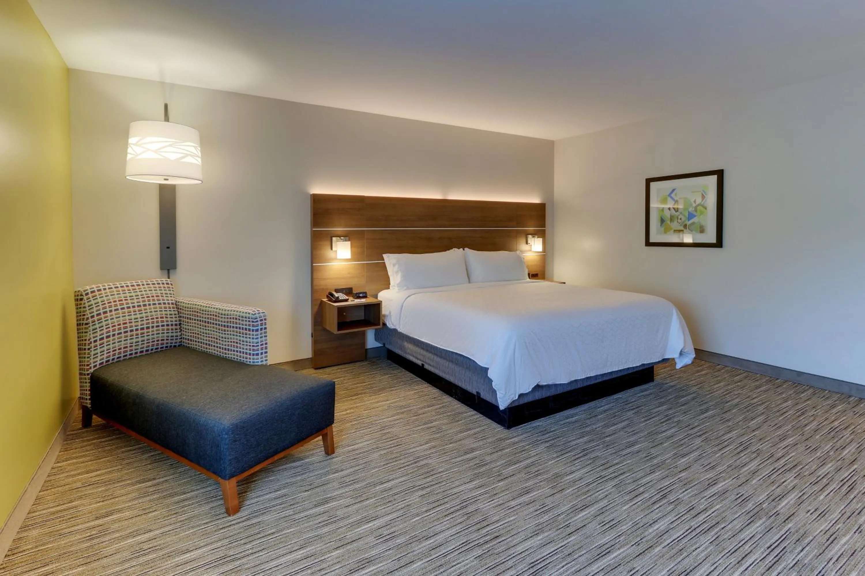 Photo of the whole room, Bed in Holiday Inn Express & Suites - Saugerties - Hudson Valley by IHG