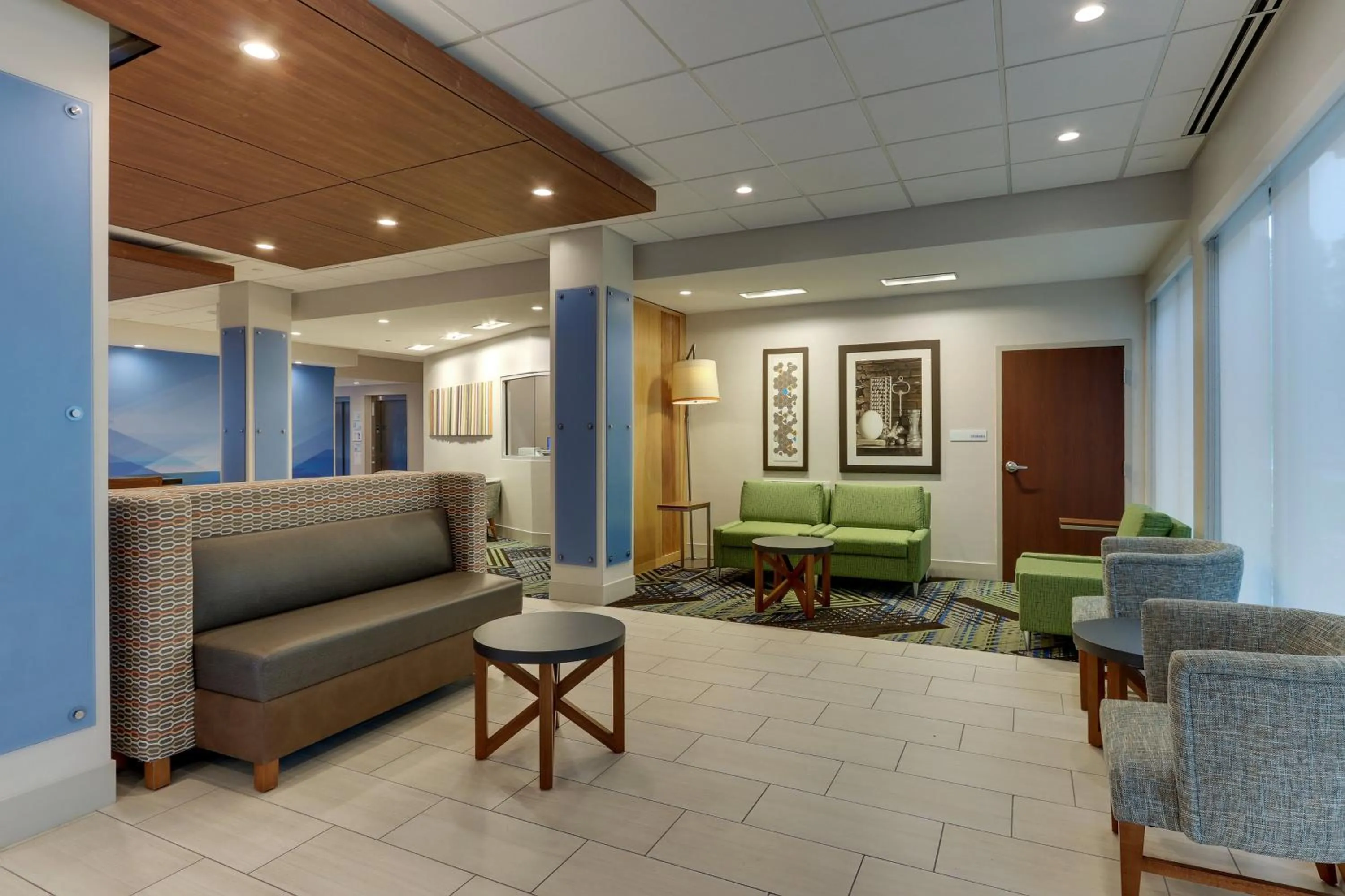Property building in Holiday Inn Express & Suites - Saugerties - Hudson Valley by IHG
