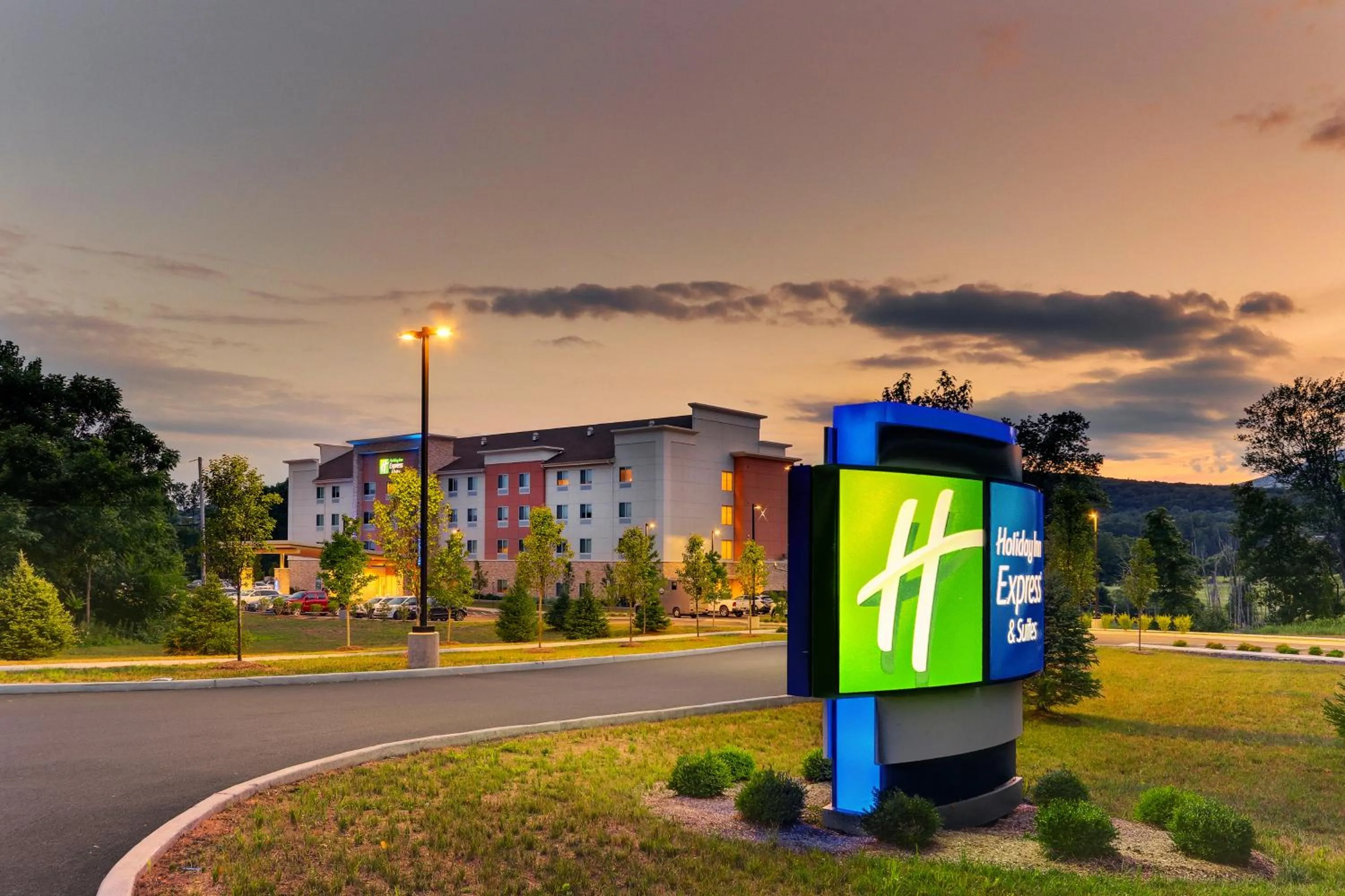 Facade/entrance in Holiday Inn Express & Suites - Saugerties - Hudson Valley by IHG