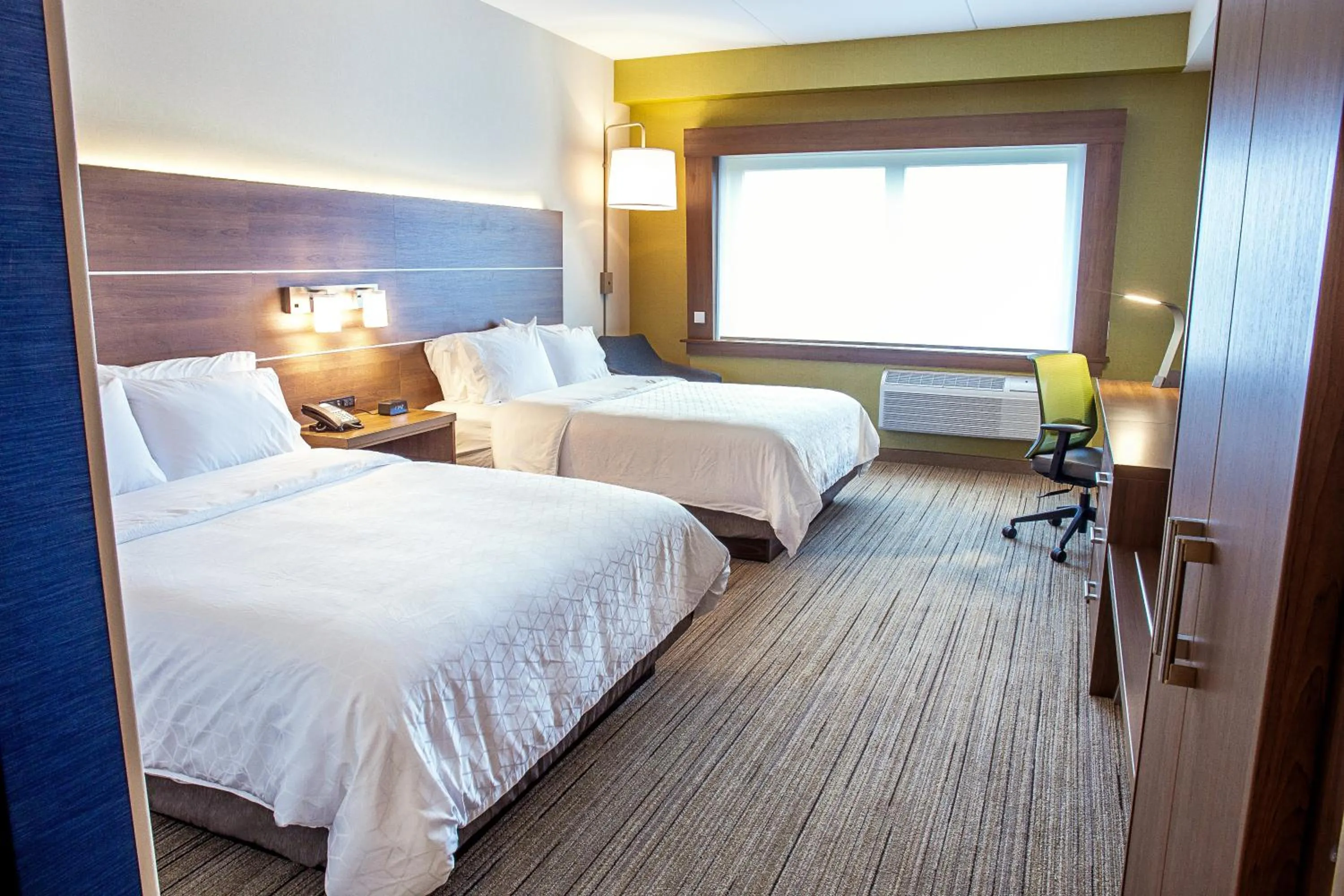 Photo of the whole room, Bed in Holiday Inn Express & Suites - Halifax – Dartmouth