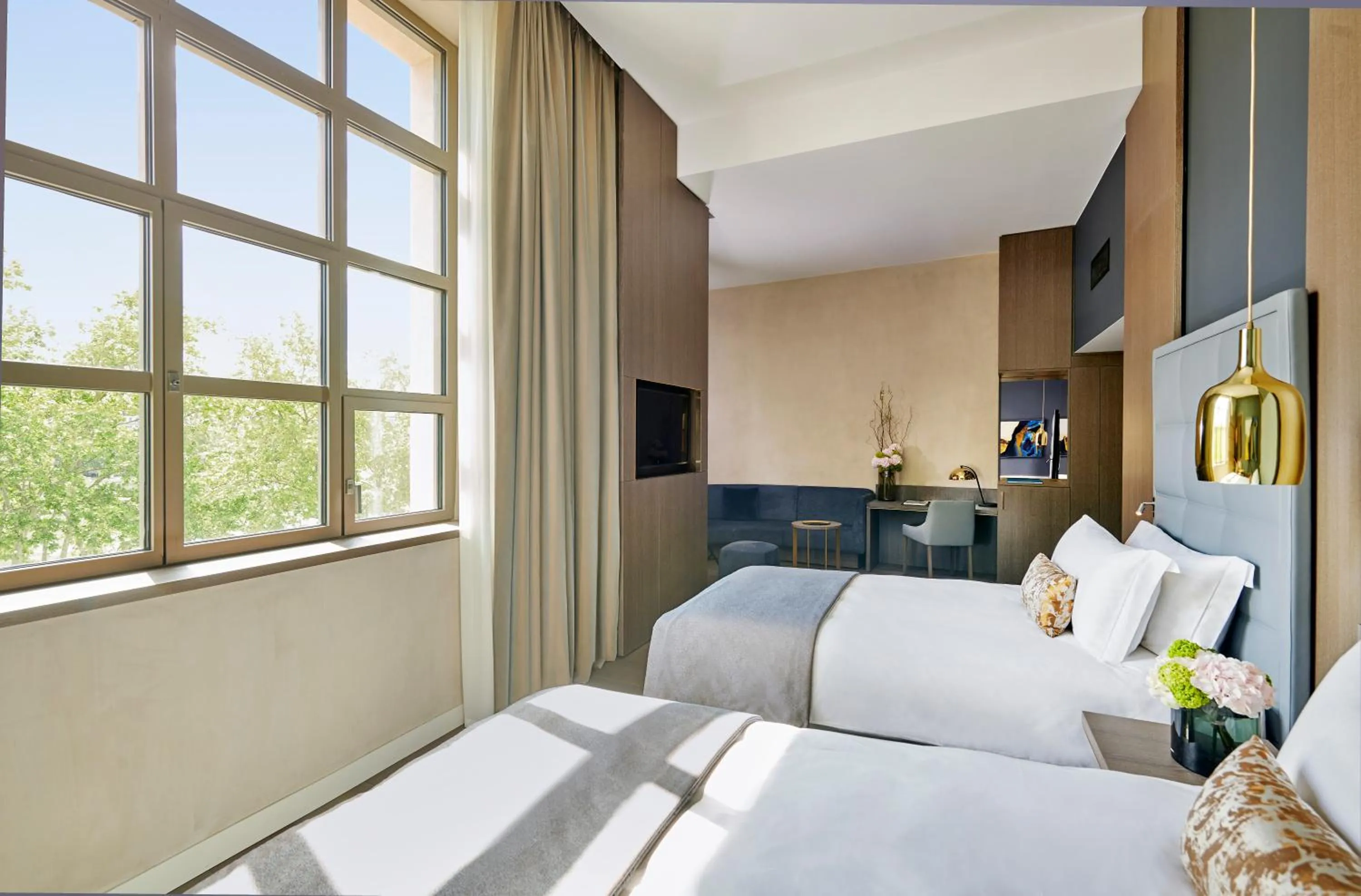 Photo of the whole room, Bed in InterContinental Lyon - Hotel Dieu by IHG