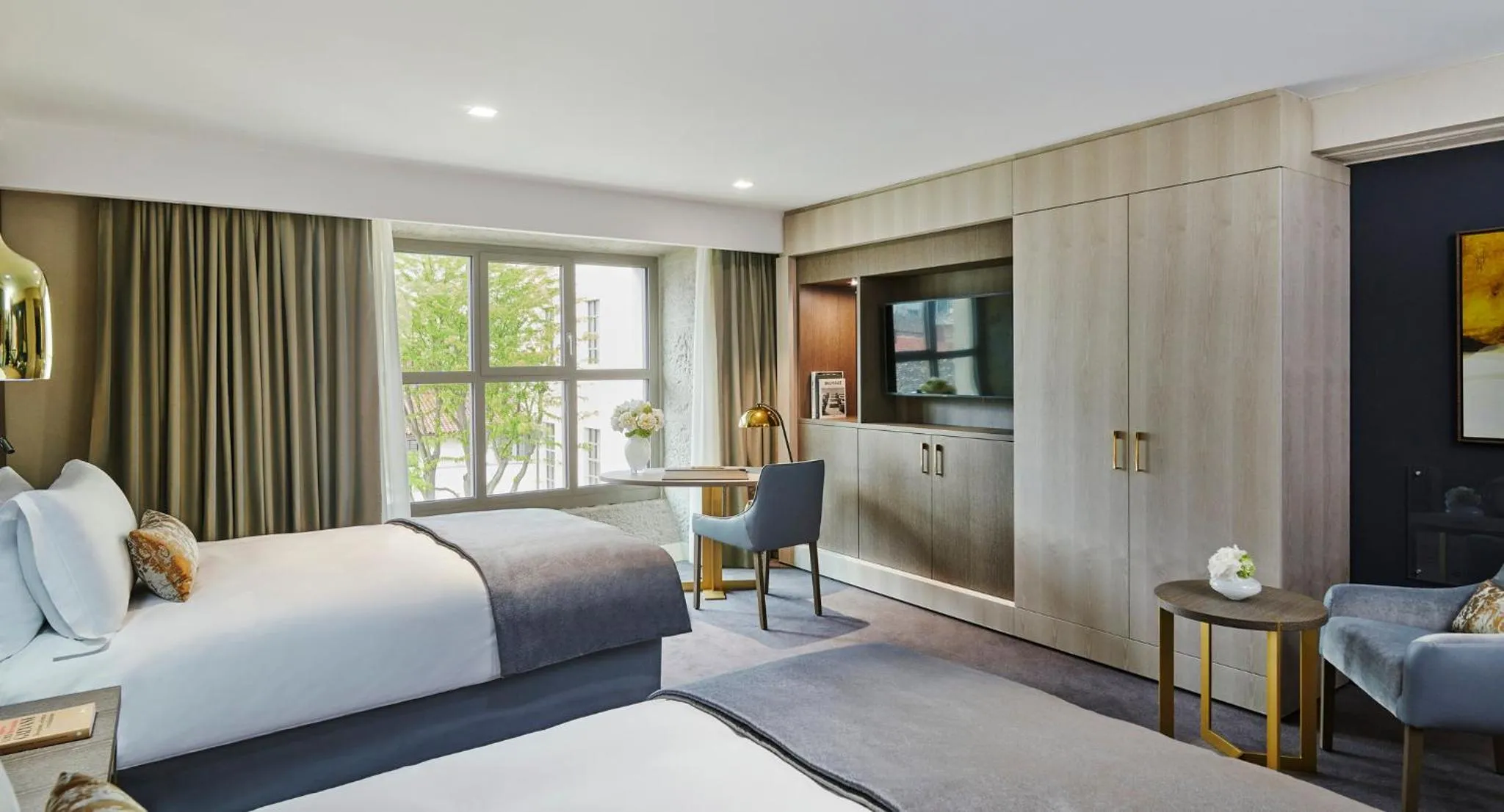 Photo of the whole room, Bed in InterContinental Lyon - Hotel Dieu by IHG