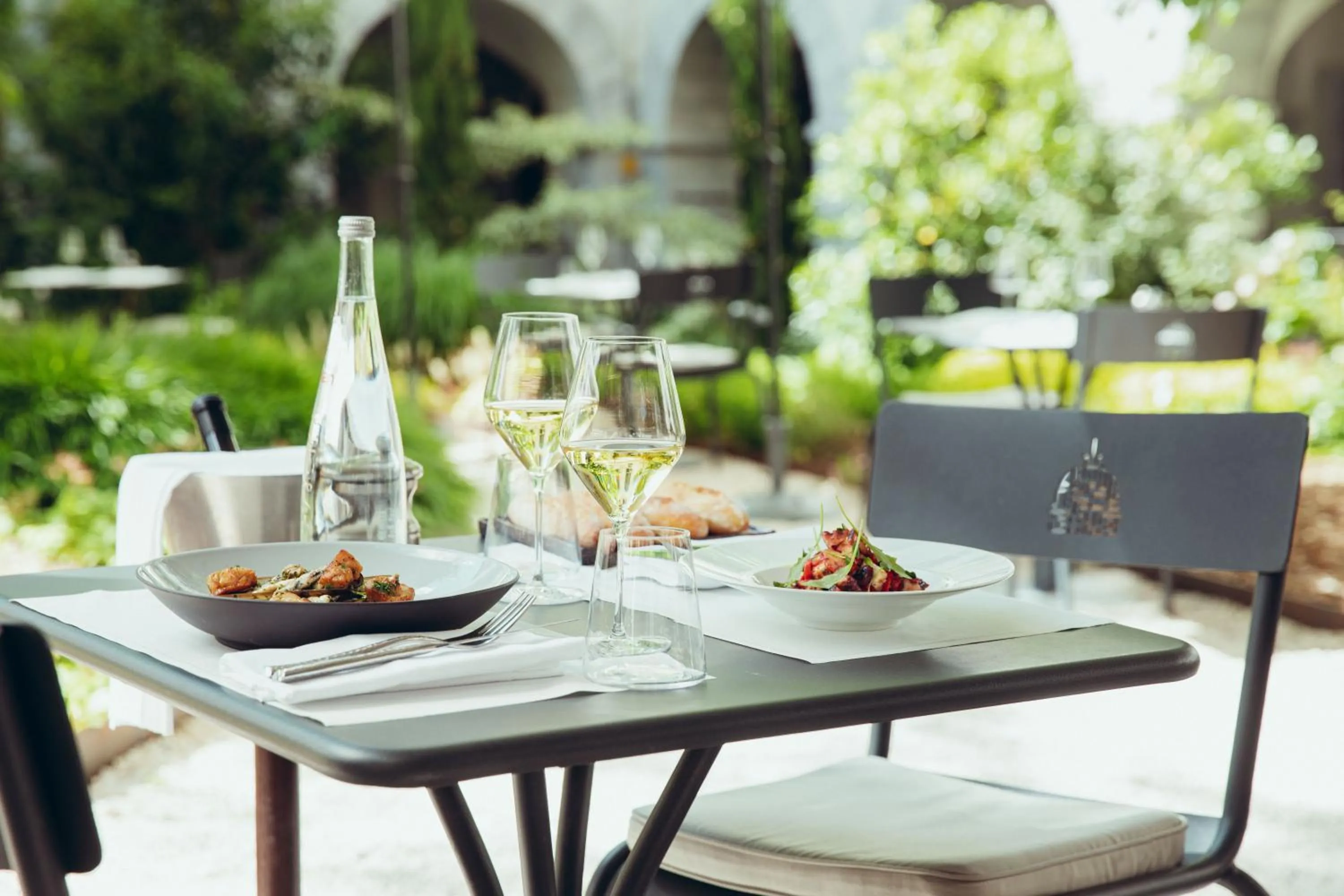 Restaurant/places to eat in InterContinental Lyon - Hotel Dieu by IHG