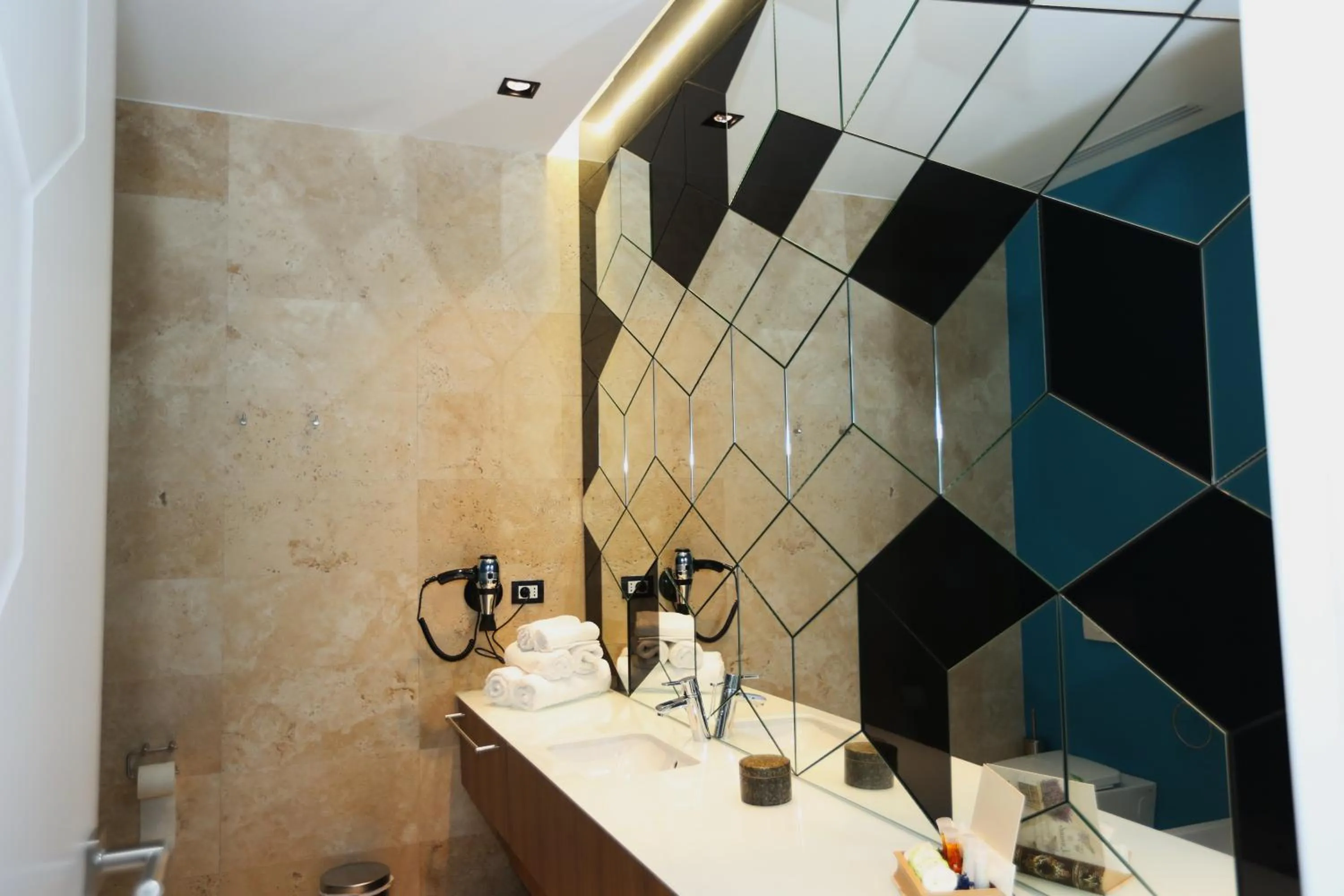 Toilet in Valentino Rooms