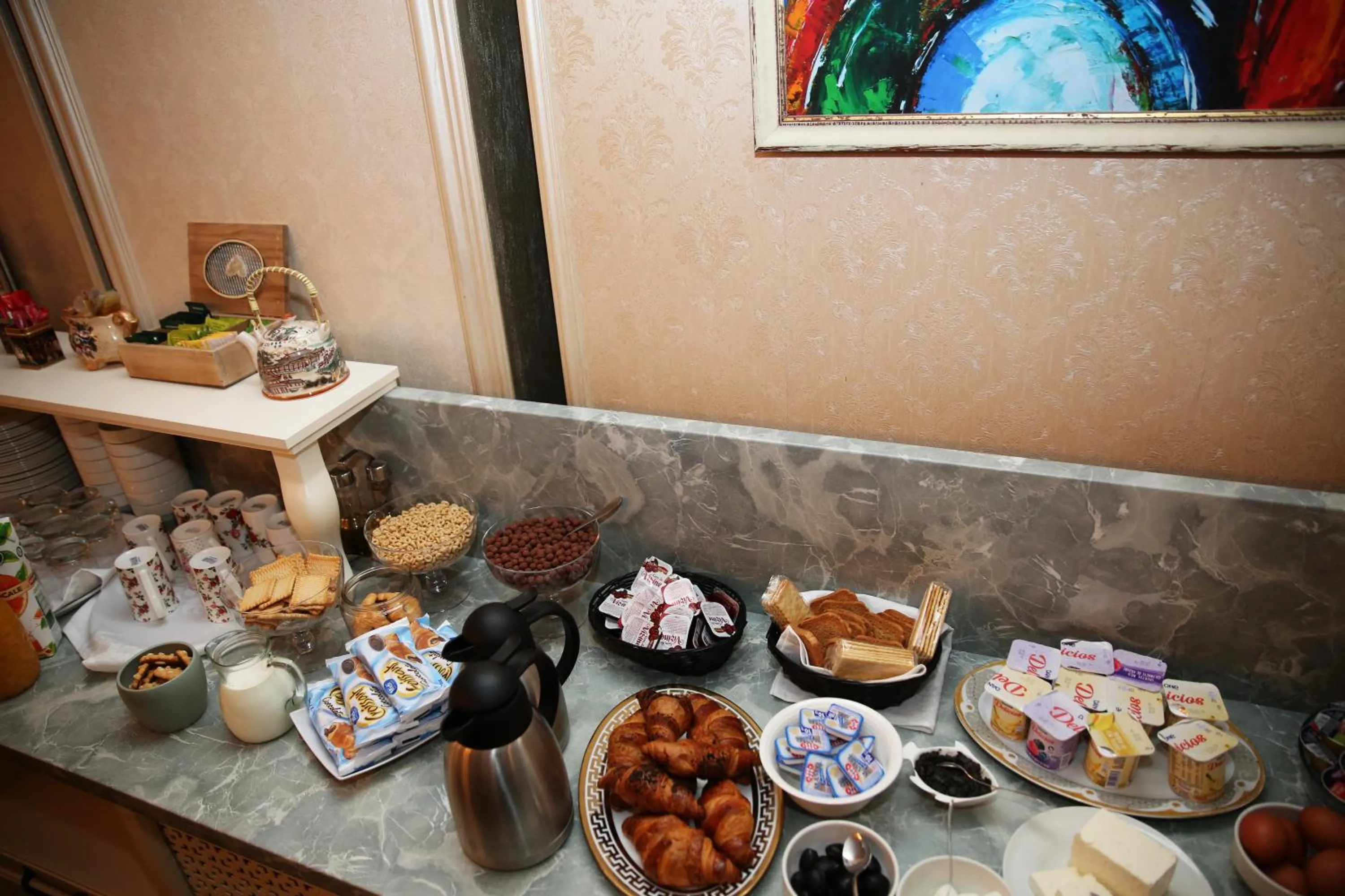 Food in Valentino Rooms