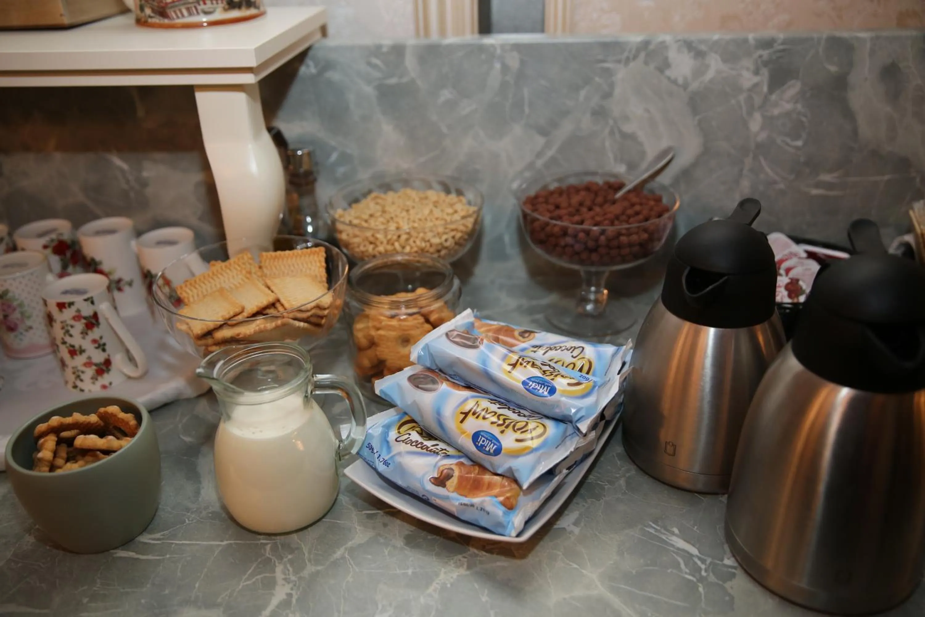 Coffee/tea facilities in Valentino Rooms