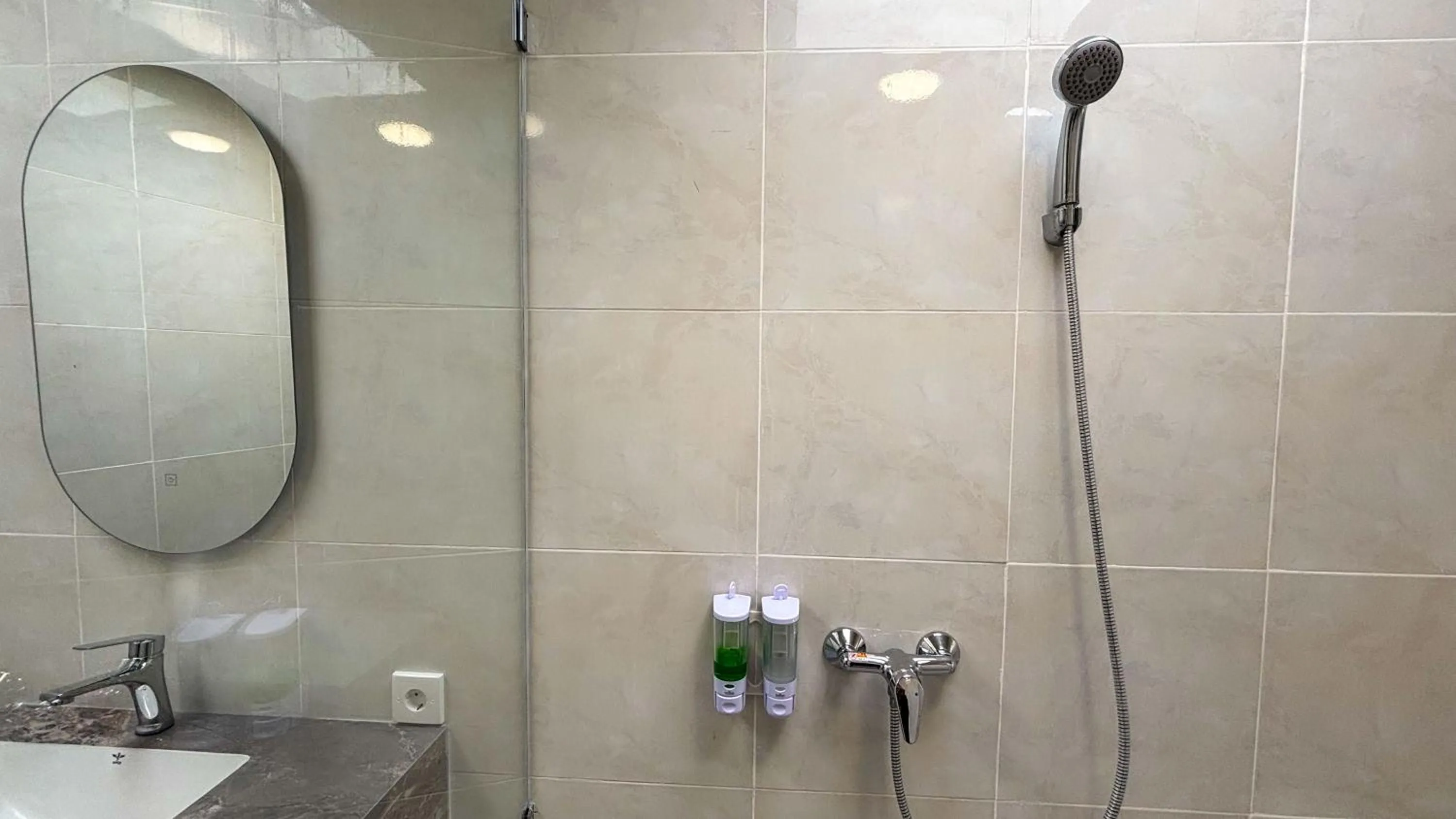 Shower in Villa Alisha Pererenan Canggu