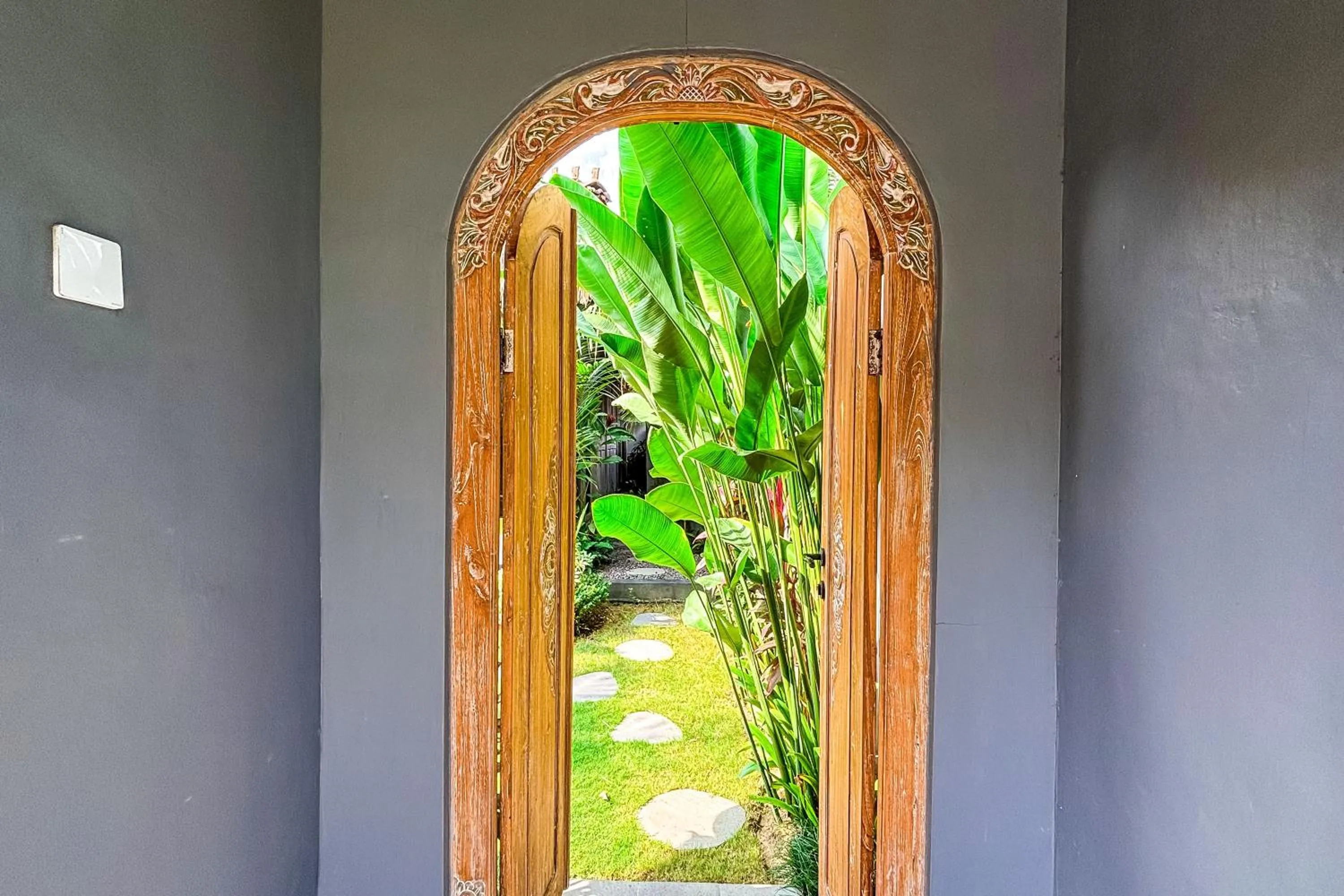 Garden view in Villa Alisha Pererenan Canggu