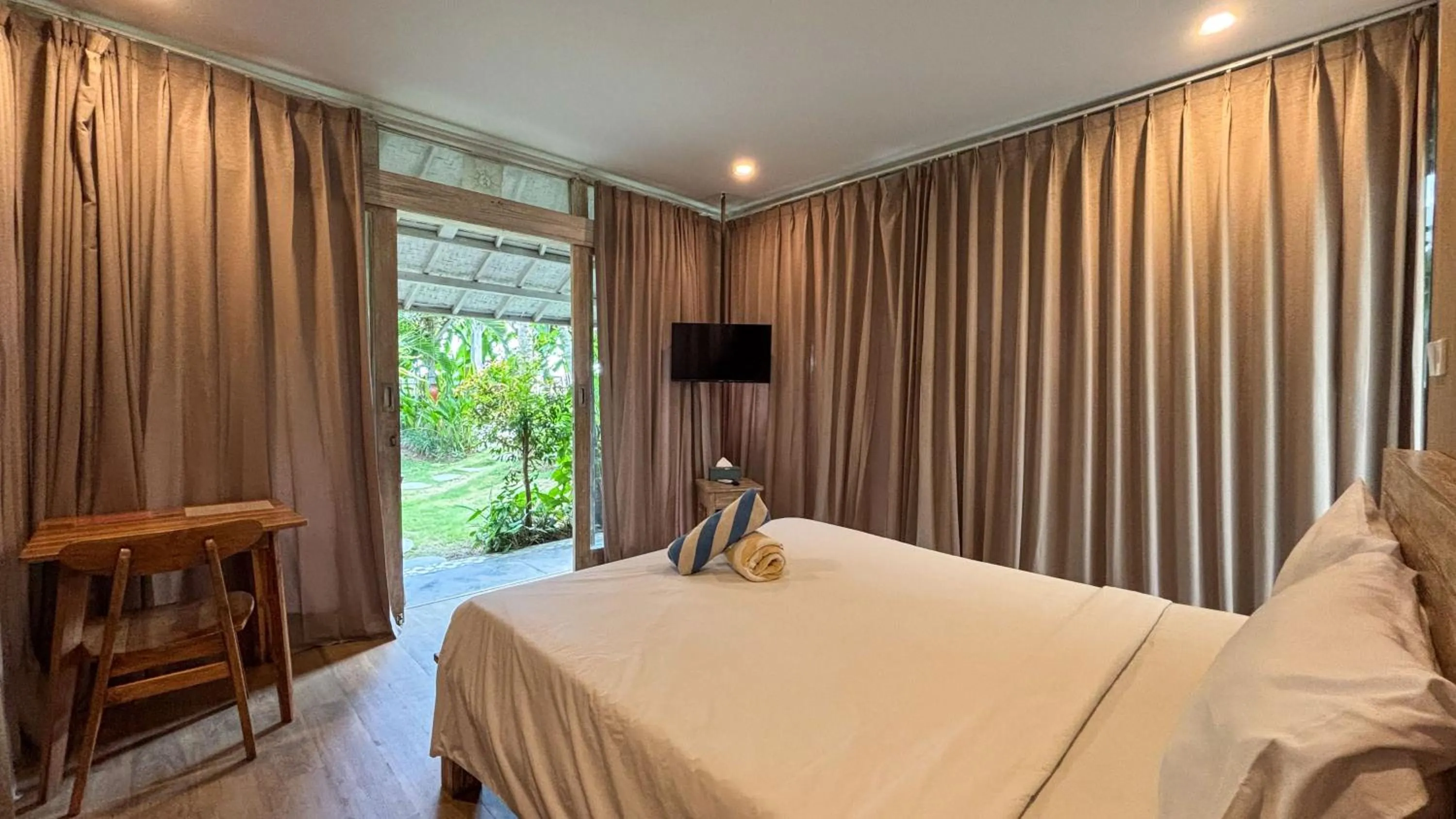 Bed in Villa Alisha Pererenan Canggu