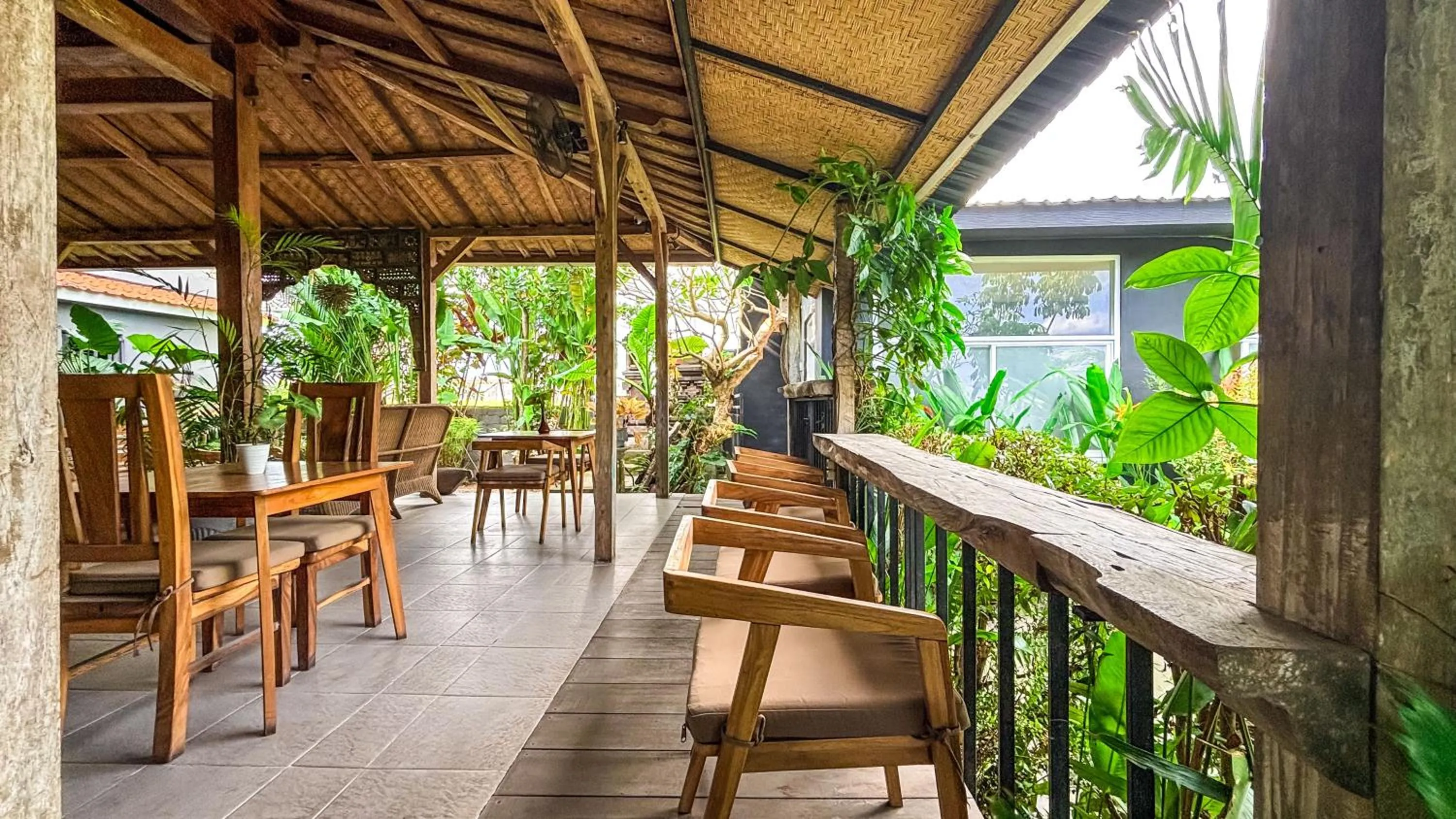 Restaurant/places to eat in Villa Alisha Pererenan Canggu