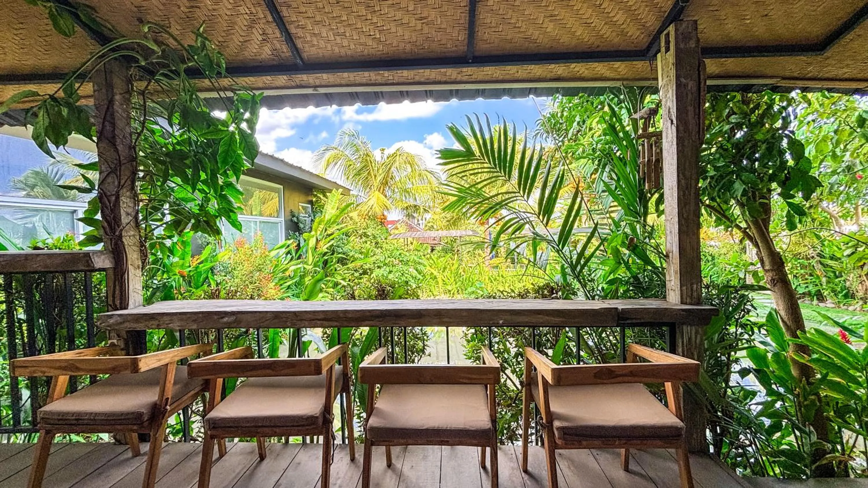 Restaurant/places to eat in Villa Alisha Pererenan Canggu