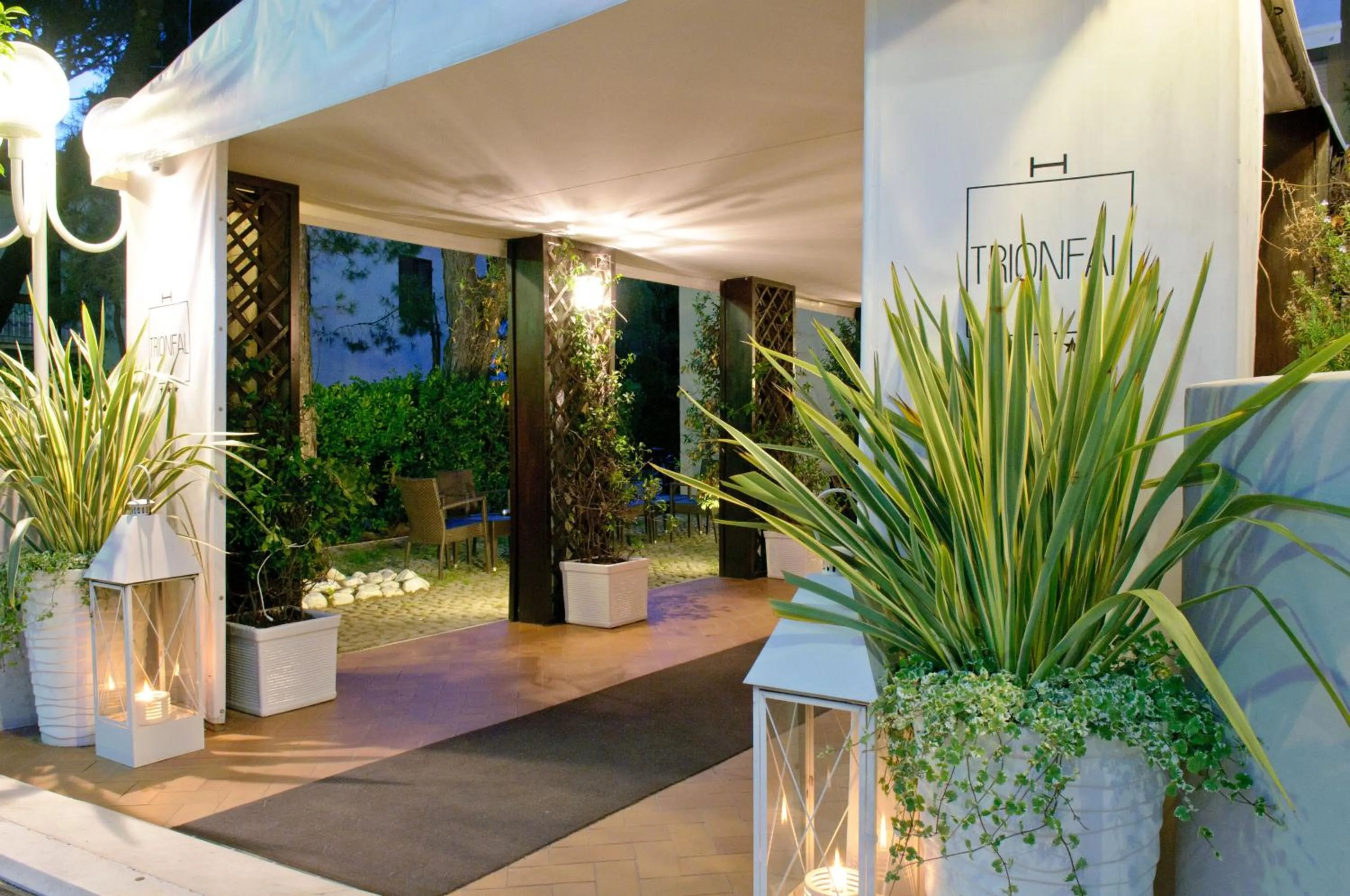 Property building in HOTEL TRIONFAL - Fronte Mare - Vicinissimi al Centro