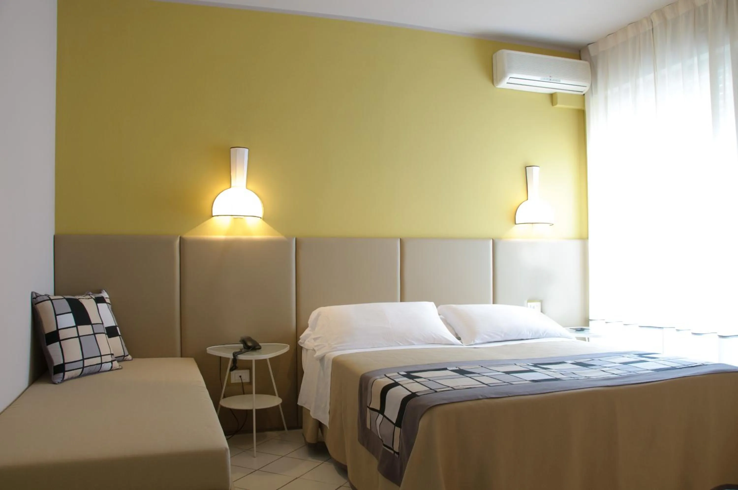 Bed in HOTEL TRIONFAL - Fronte Mare - Vicinissimi al Centro
