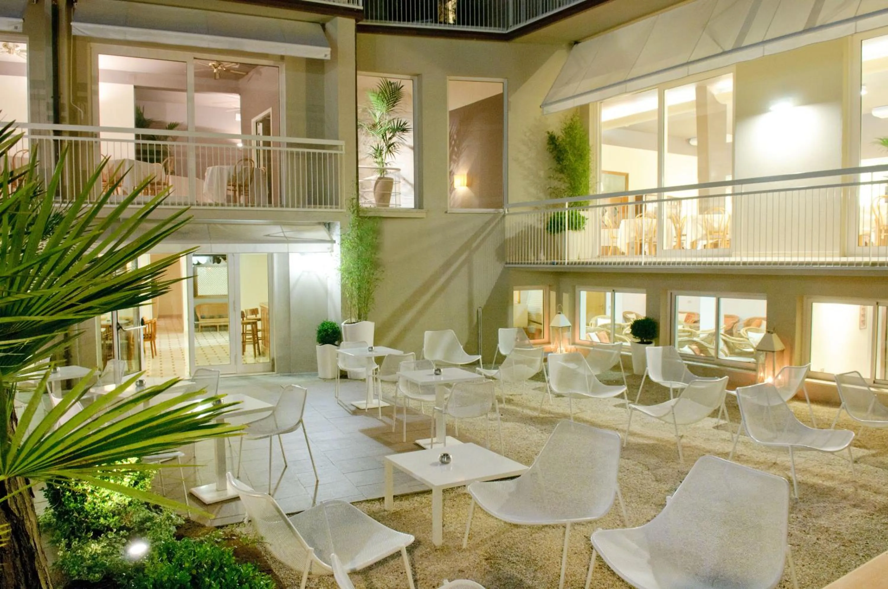 Patio in HOTEL TRIONFAL - Fronte Mare - Vicinissimi al Centro