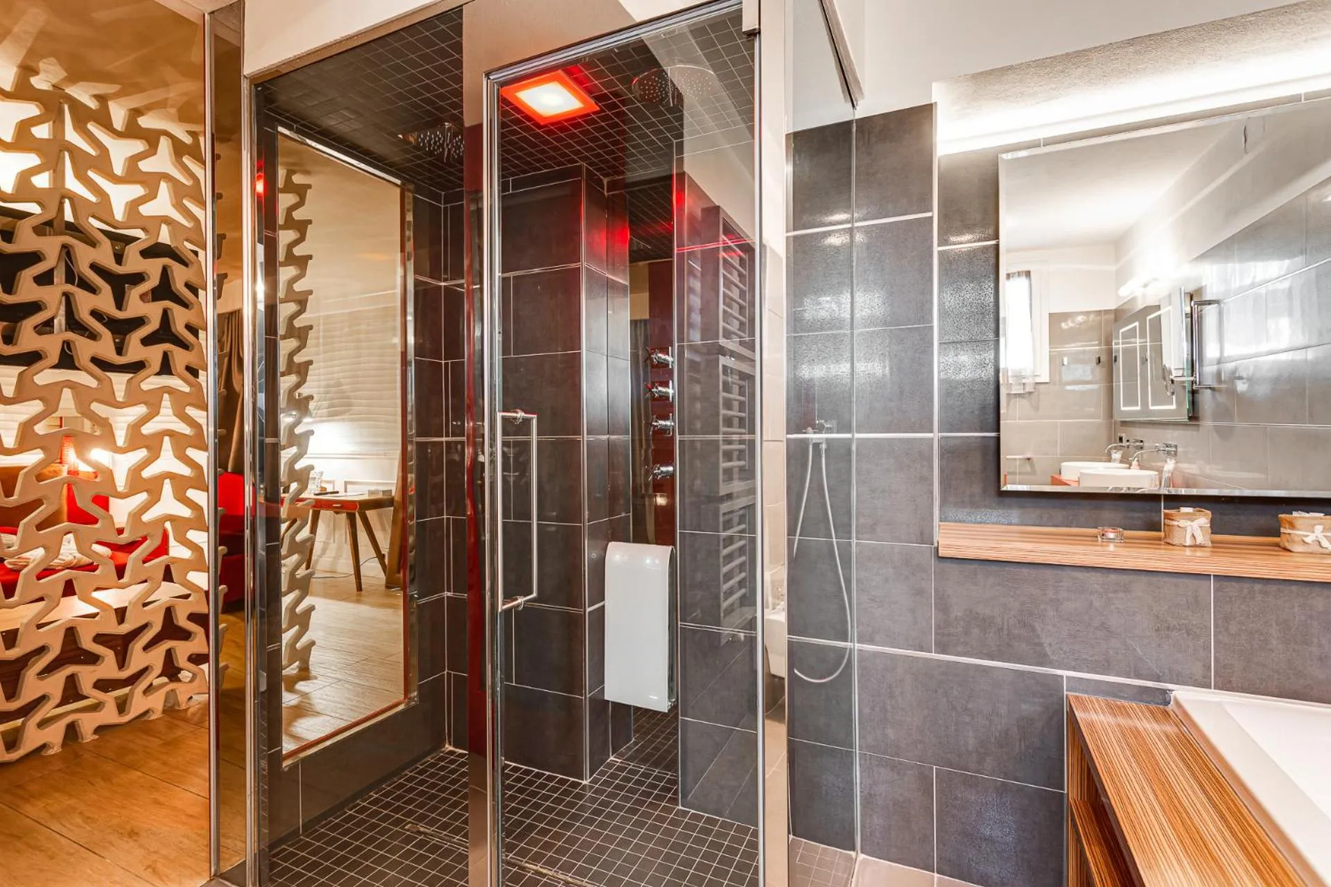 Shower in Hotel Buratti