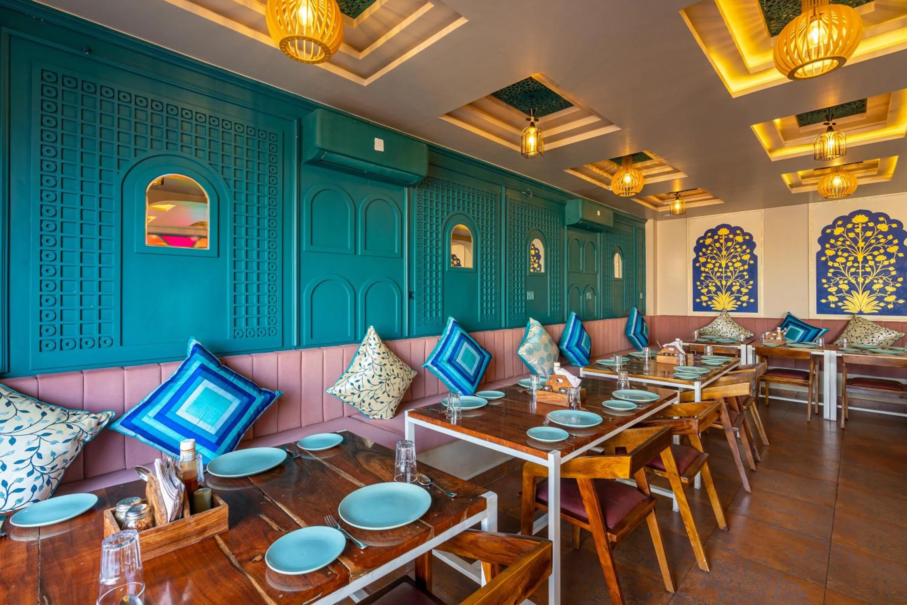 Restaurant/places to eat in Zostel Bundi