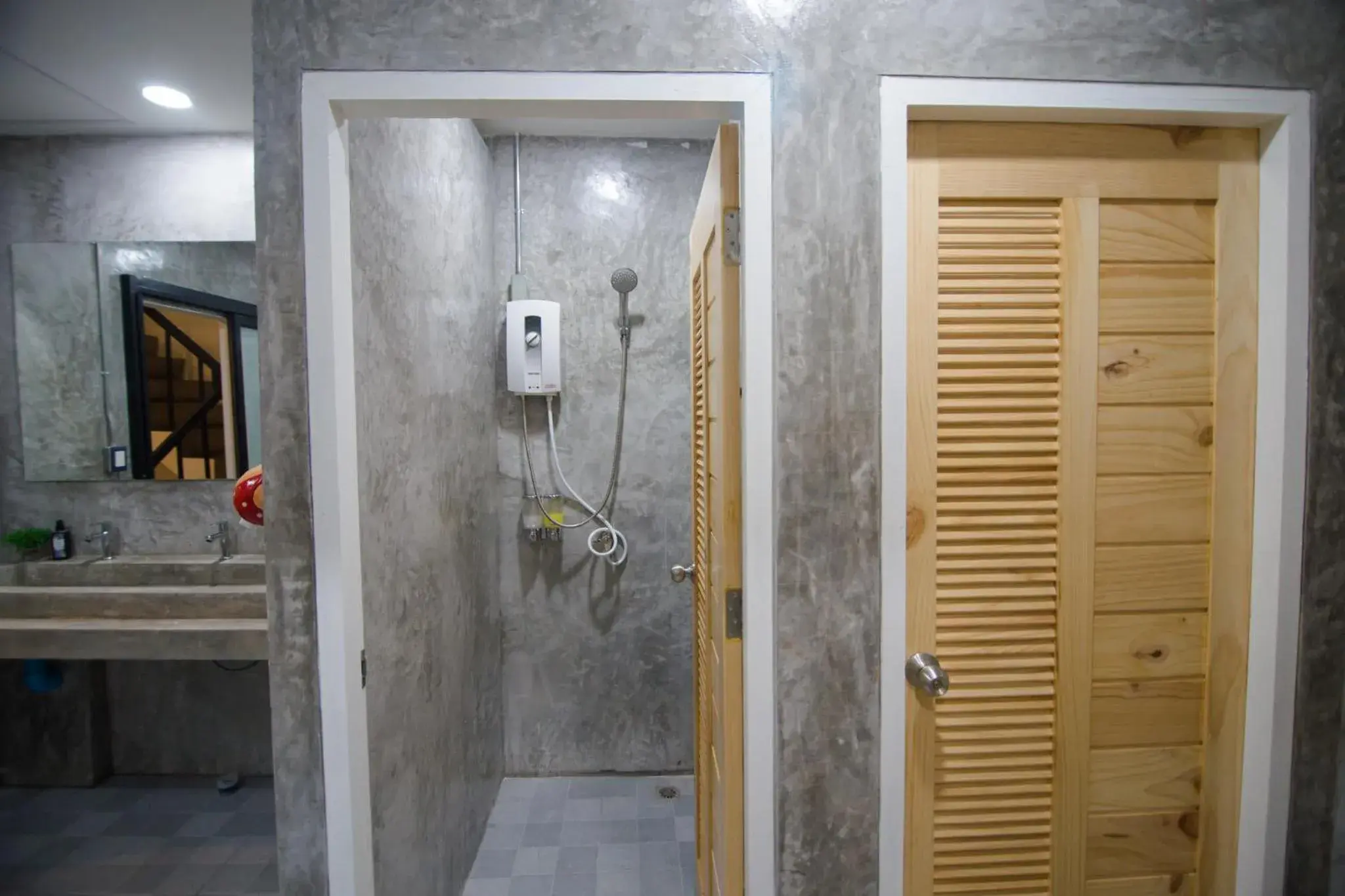 Quadruple Room with Shared Bathroom in Suree House Quadruple Room with Shared Bathroom in Suree House