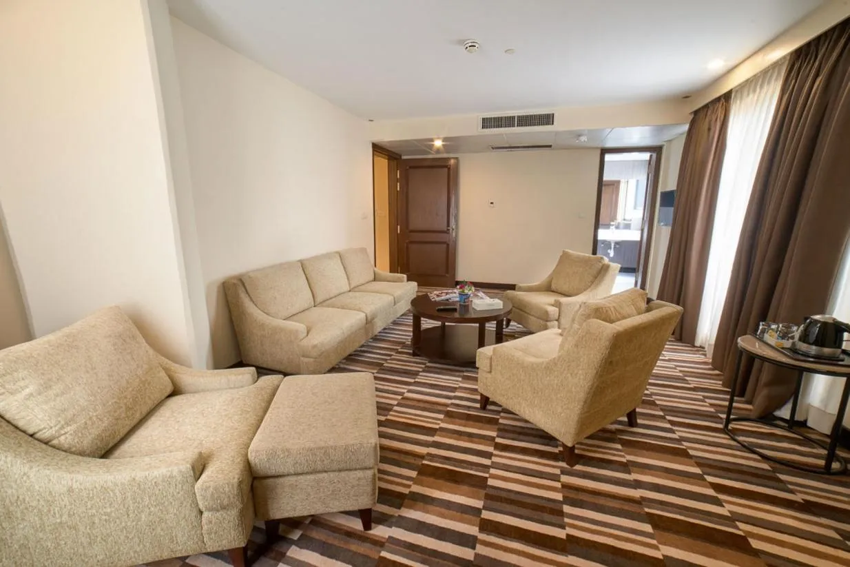 Avari Xpress Gulberg