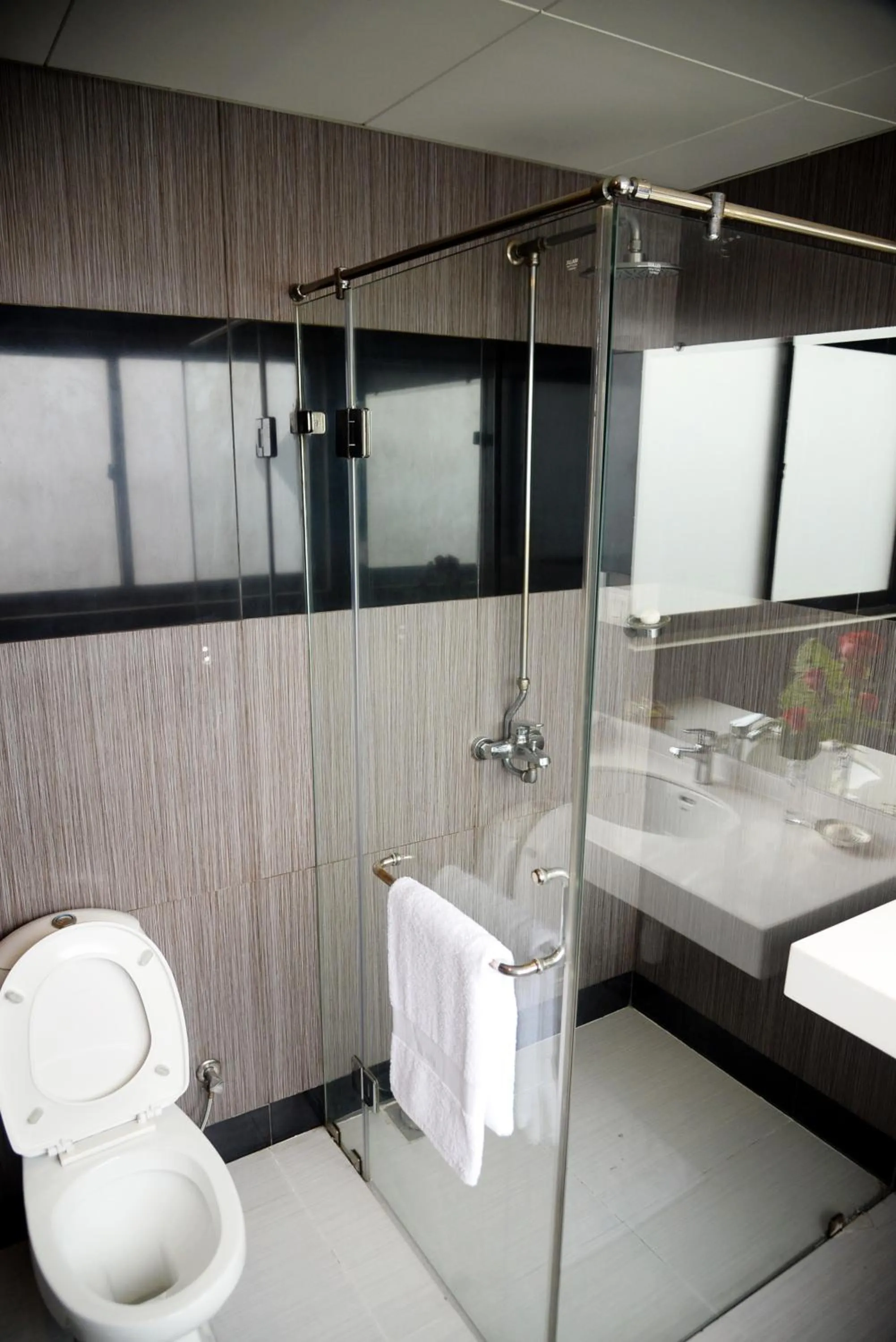 Avari Xpress Gulberg