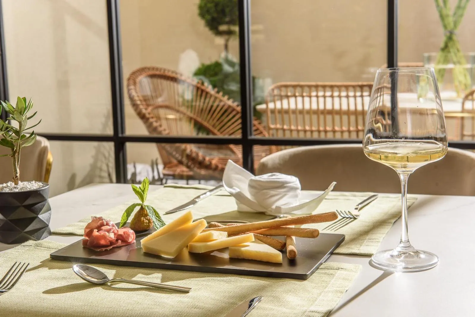 Food and drinks in DOM Boutique Hotel