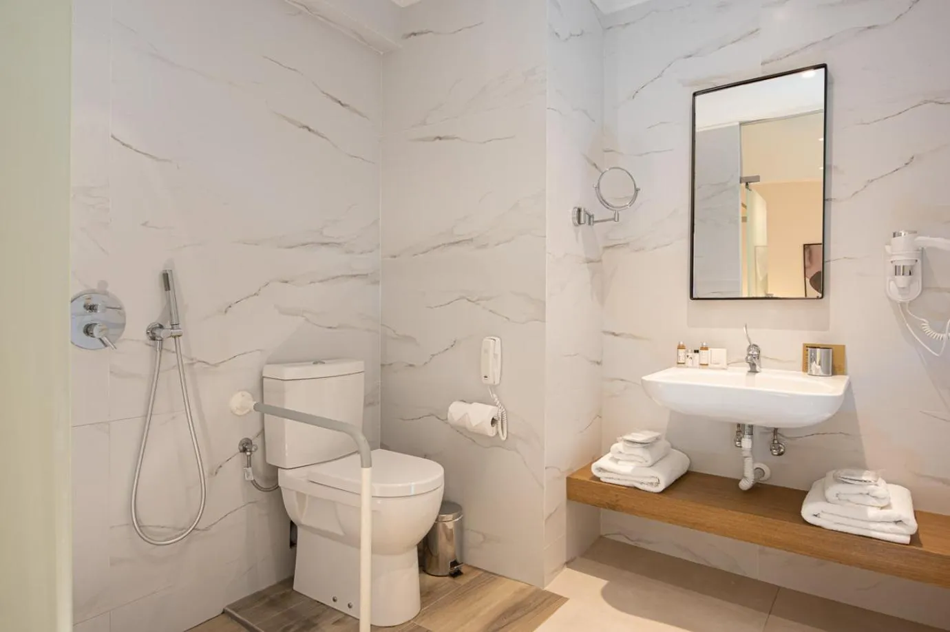 Toilet in DOM Boutique Hotel