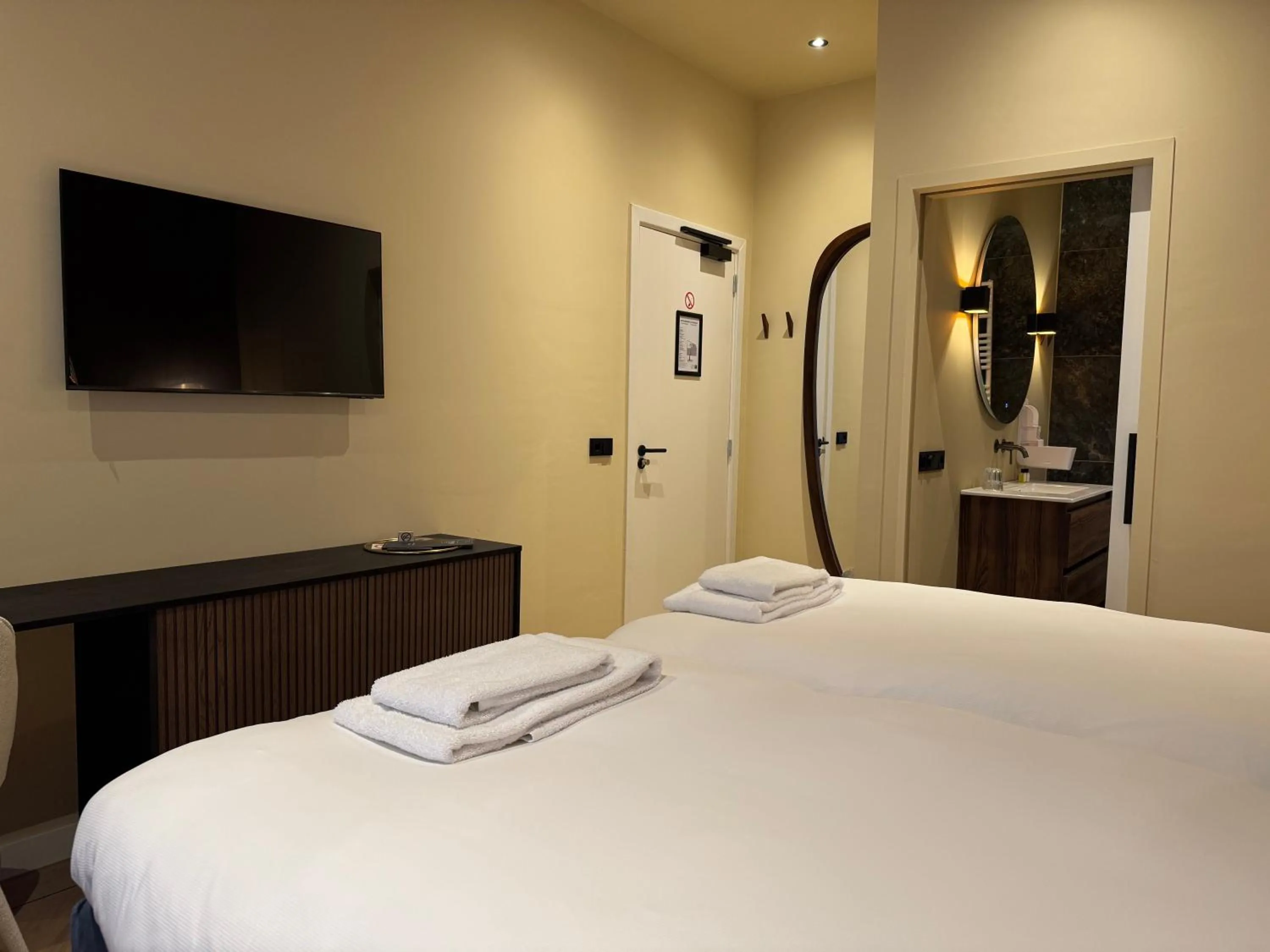 Bed in De Pastorie Bed & Breakfast