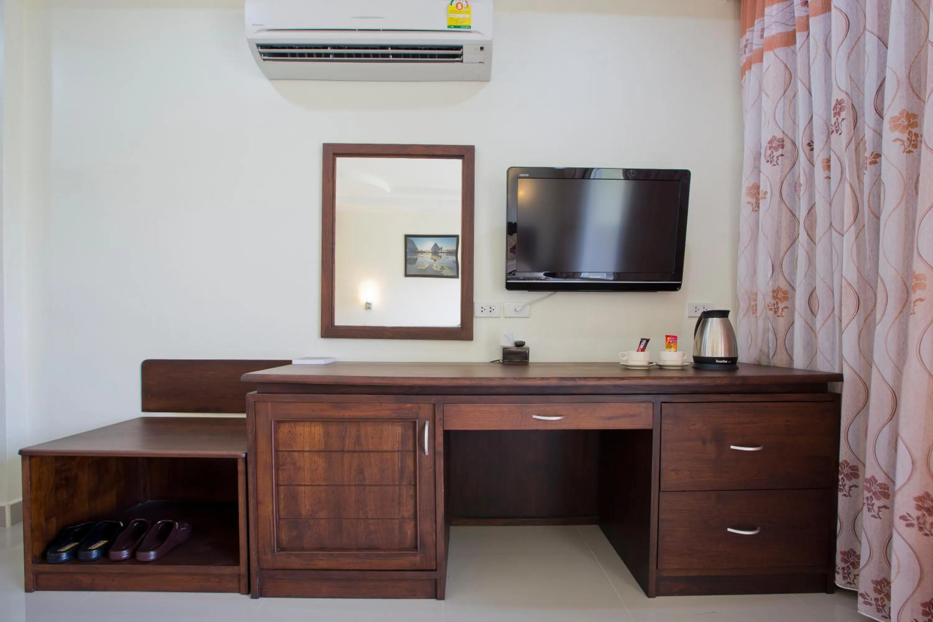 TV and multimedia in ARAYA HOTEL