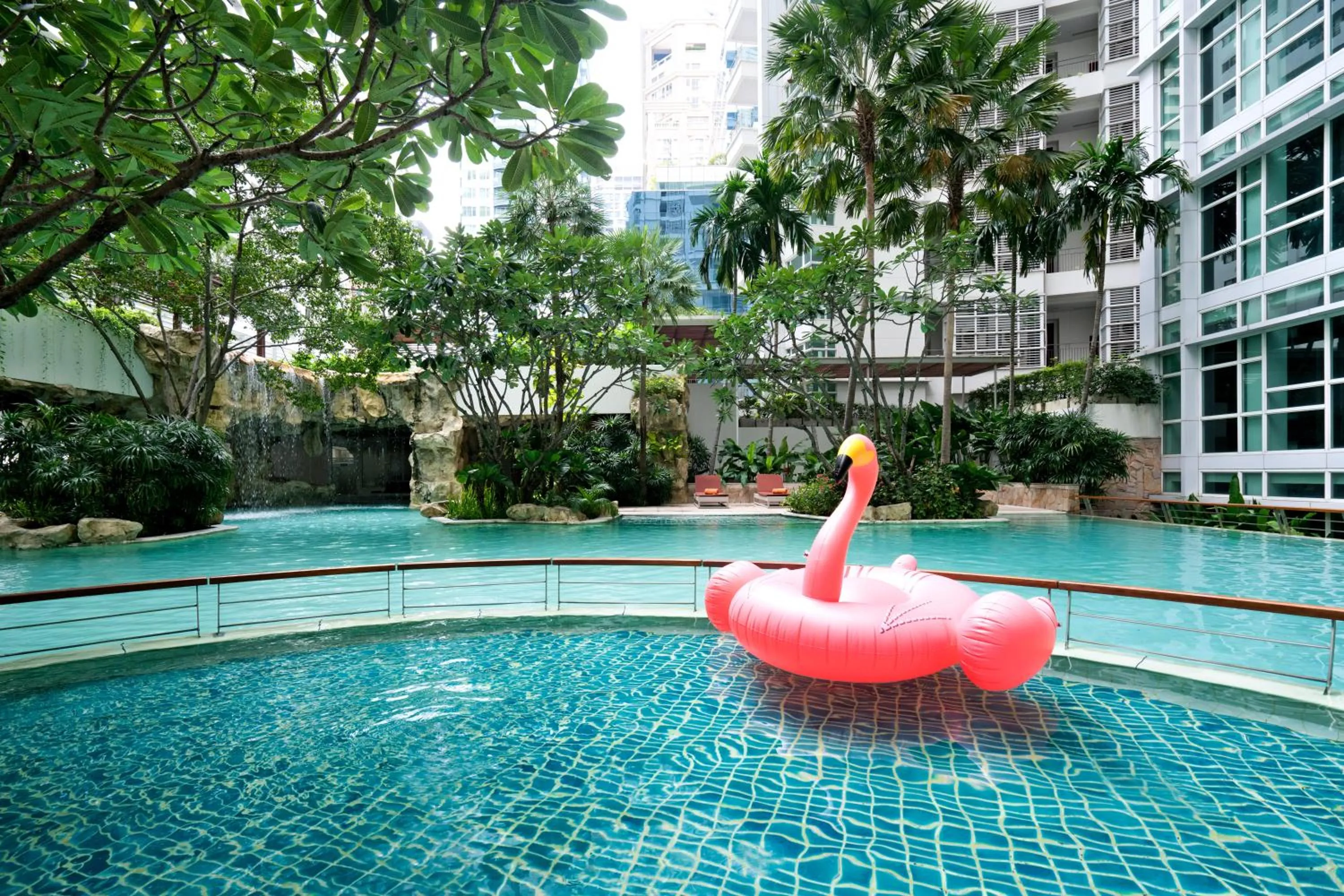Swimming pool in Dusit Suites Hotel Ratchadamri, Bangkok