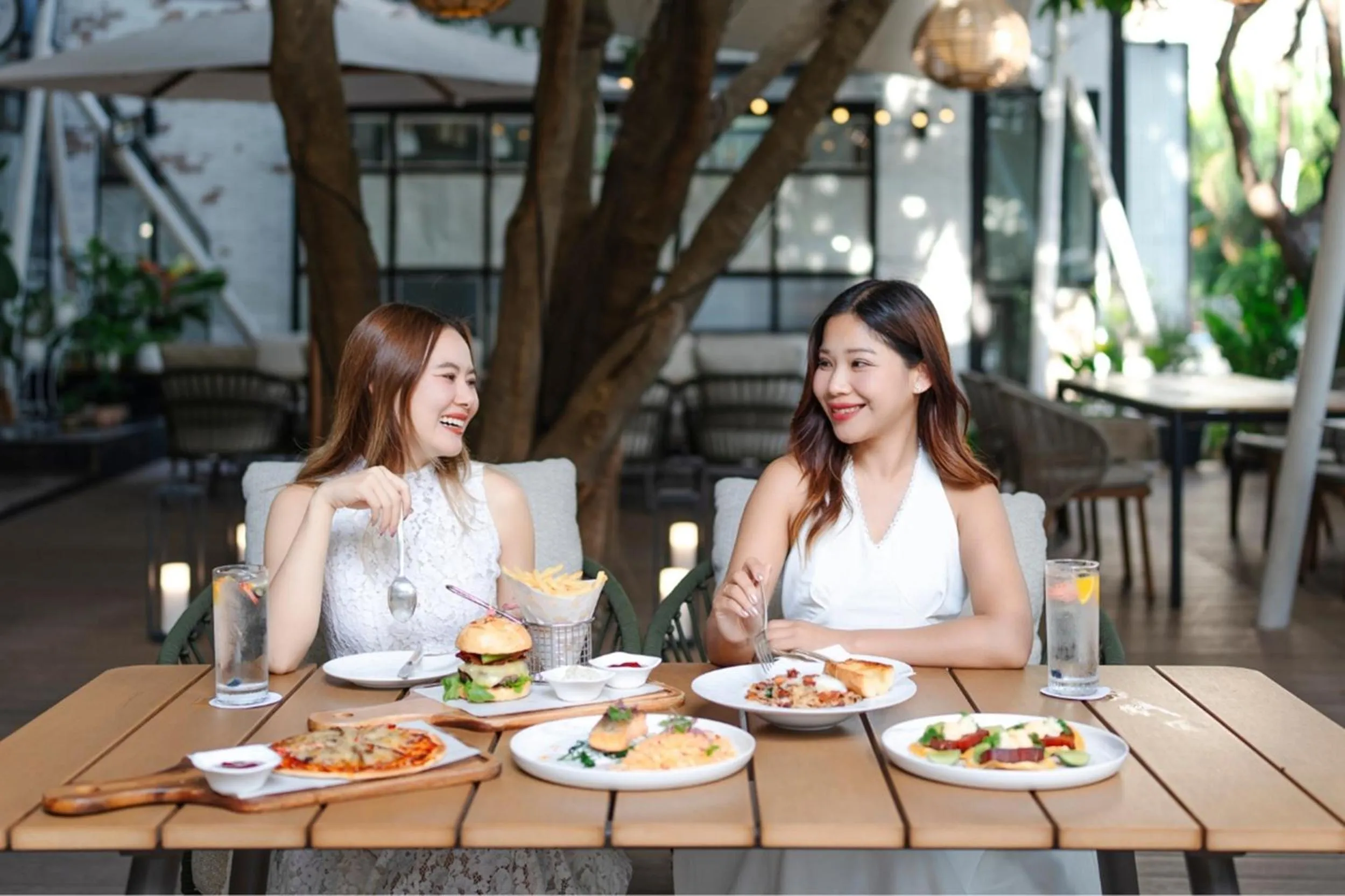 Restaurant/places to eat in Dusit Suites Hotel Ratchadamri, Bangkok