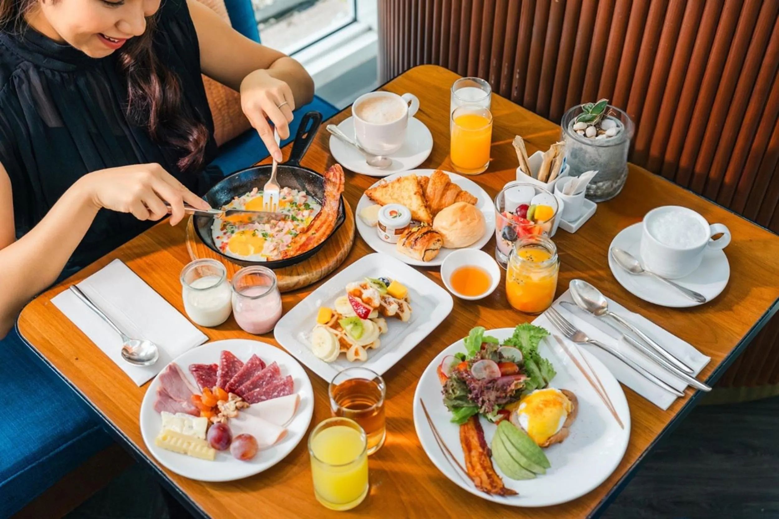 Breakfast in Dusit Suites Hotel Ratchadamri, Bangkok