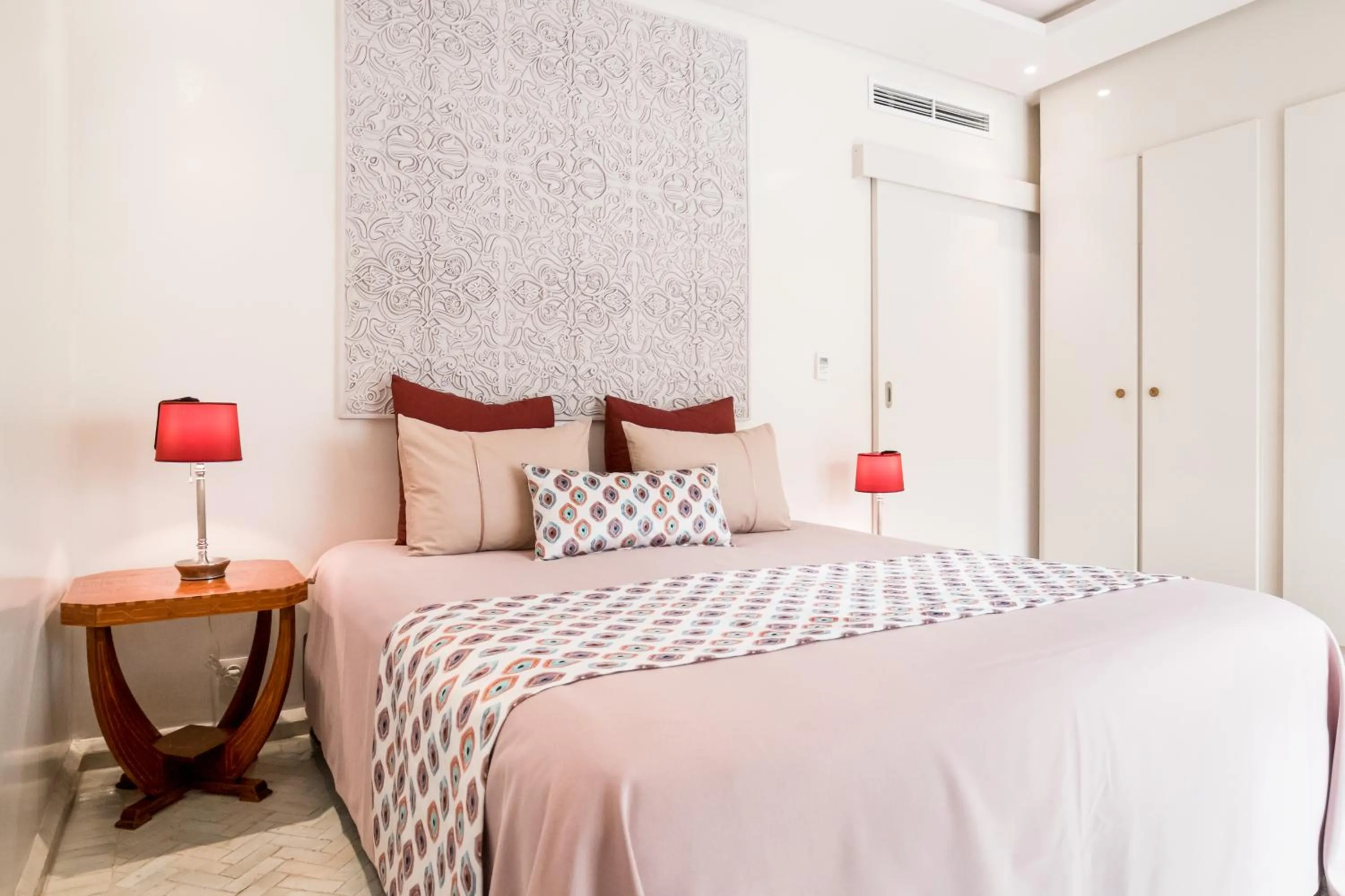 Photo of the whole room, Bed in Riad Zyo