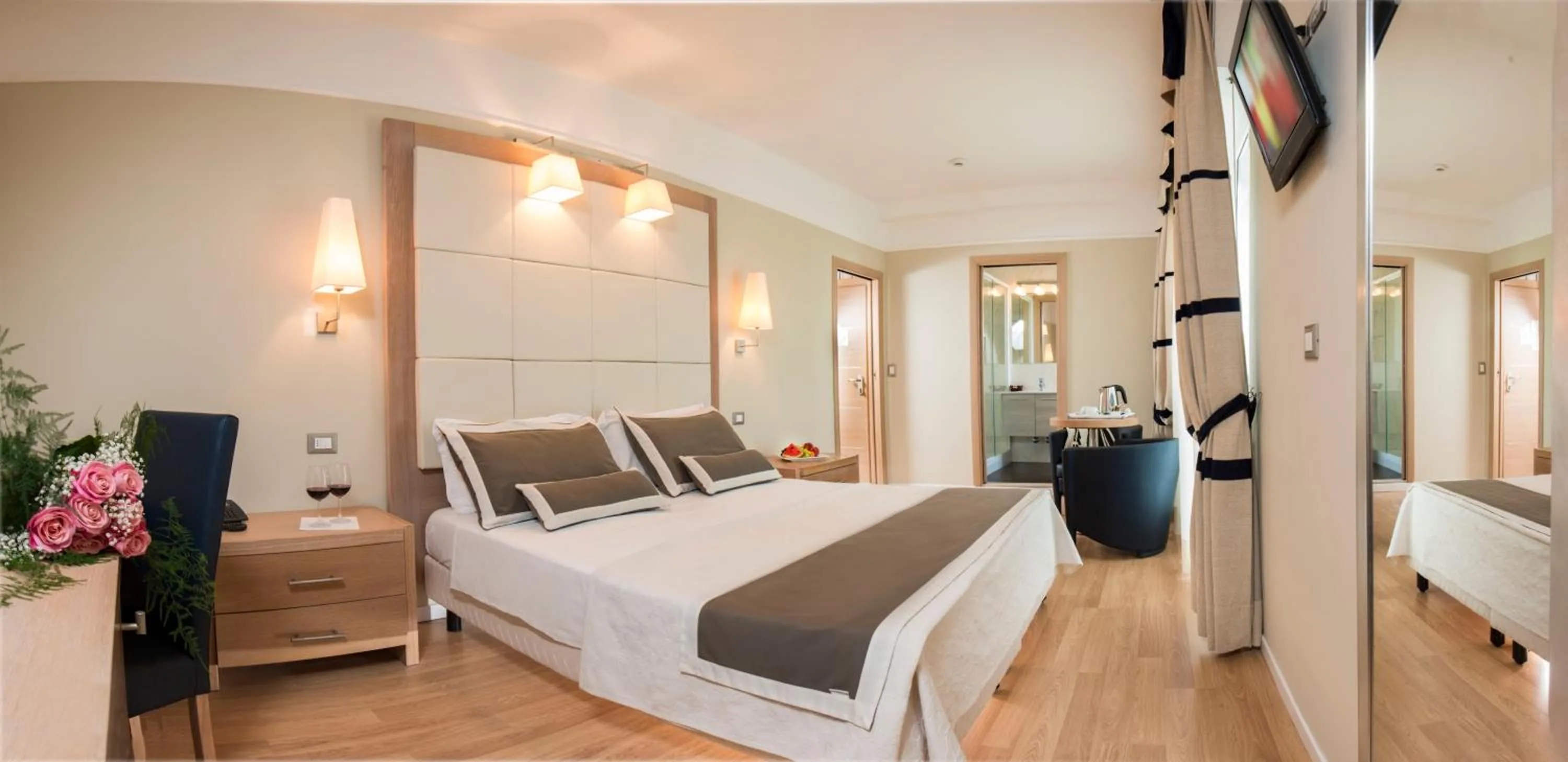 Photo of the whole room, Bed in Atlas Hotel