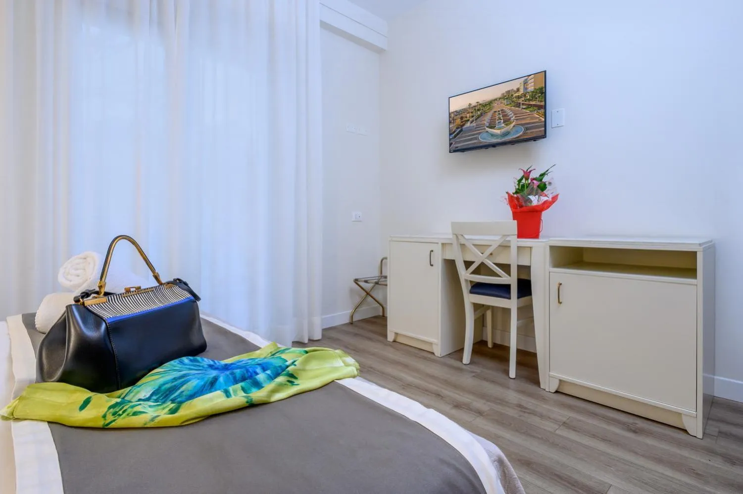 TV and multimedia, Bed in Atlas Hotel