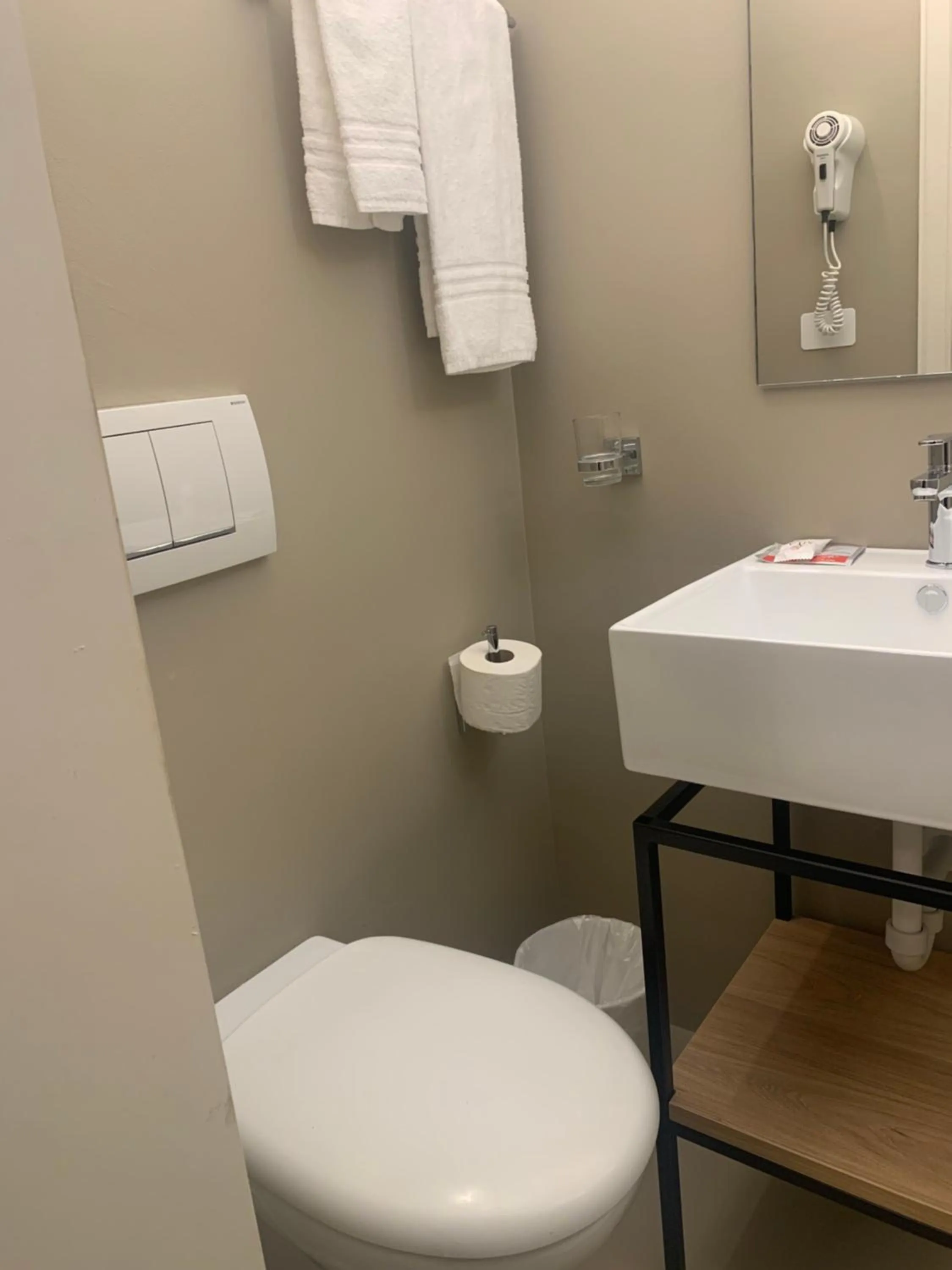 Toilet in Atlas Hotel