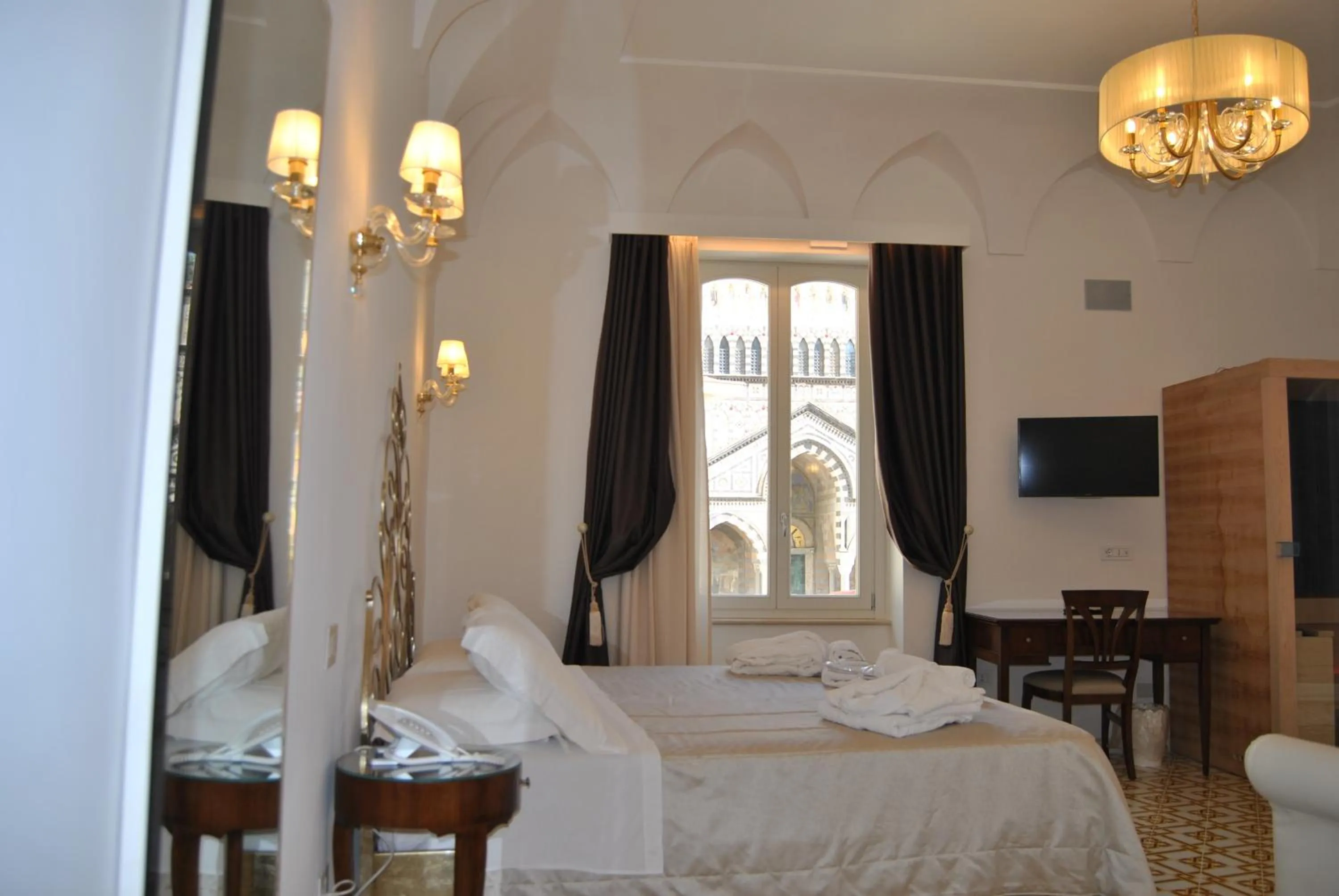 View (from property/room), Bed in Core Amalfitano City Suites