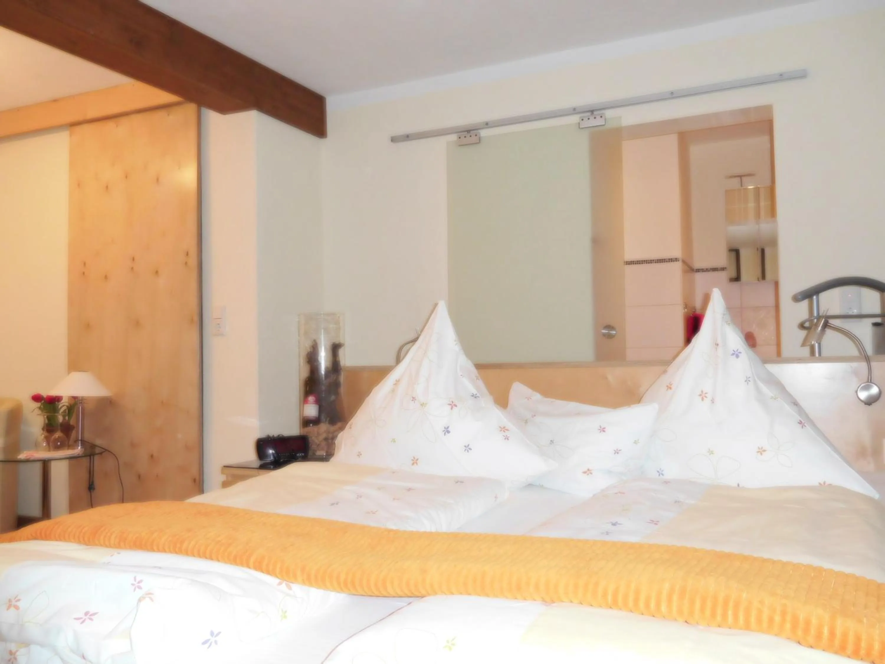 Bed in Kirschberghof Gästehaus und Weinverkauf