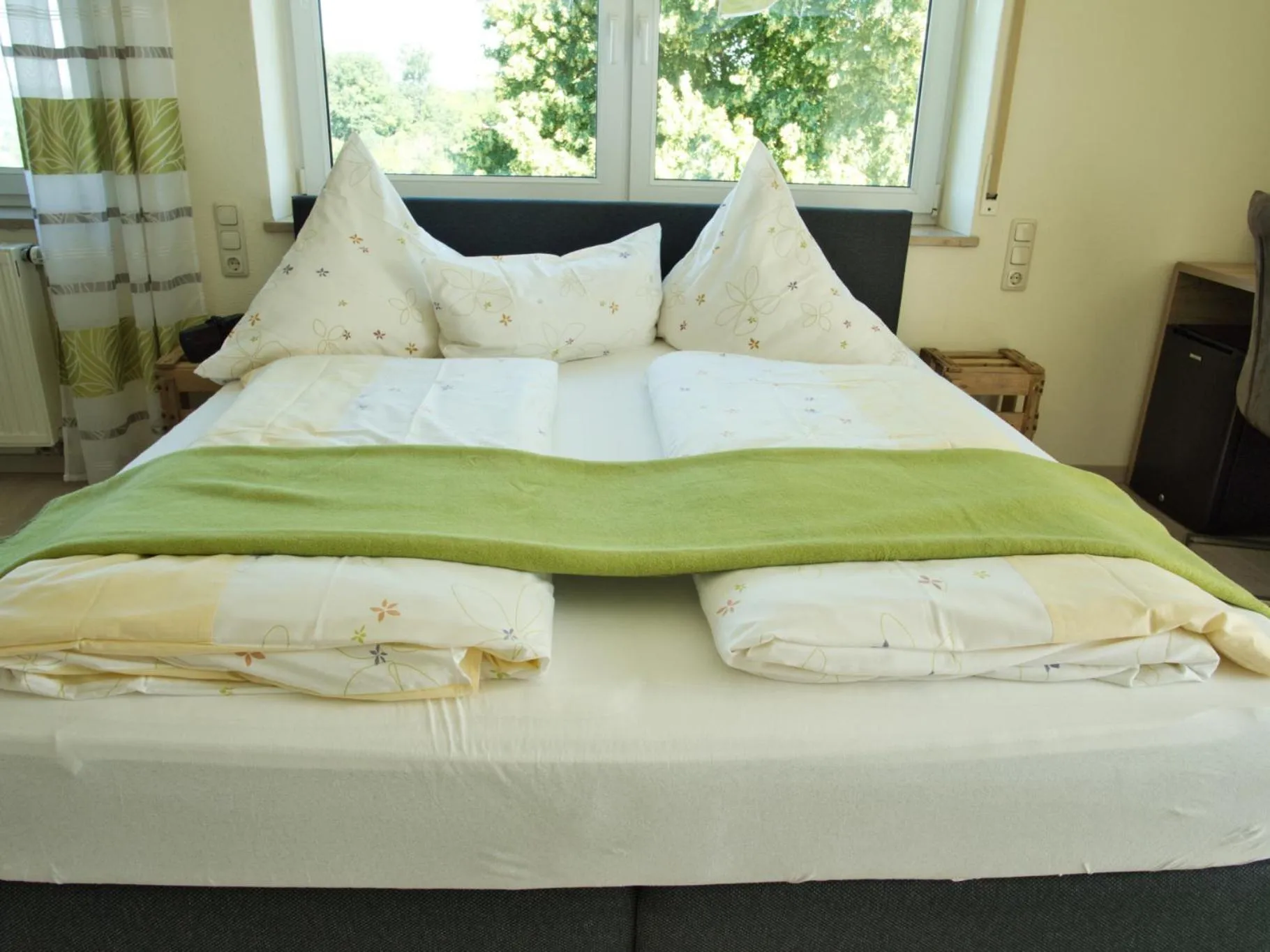 Photo of the whole room, Bed in Kirschberghof Gästehaus und Weinverkauf